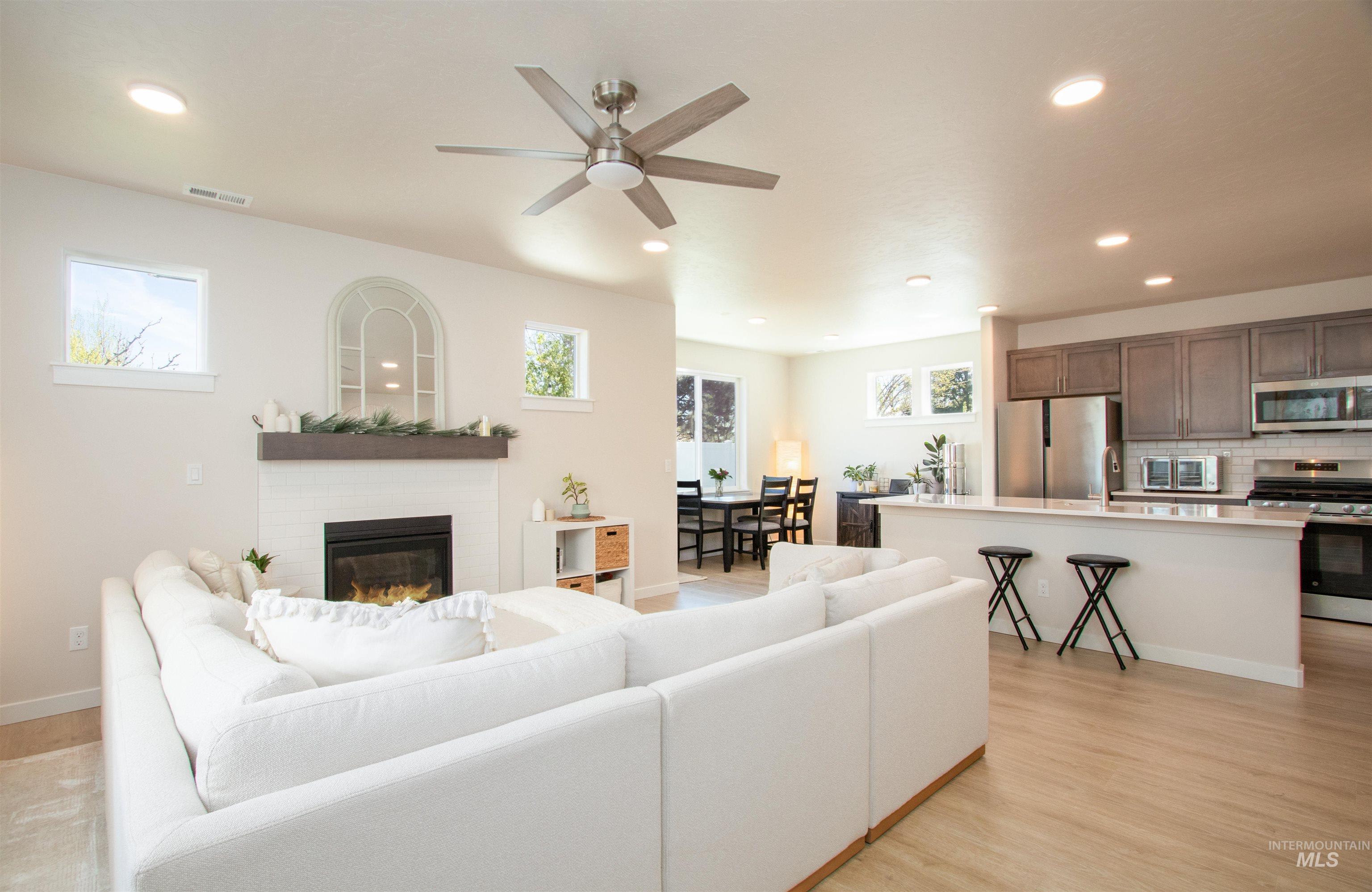 947 N Acer Loop, Nampa, Idaho 83687, 3 Bedrooms, 2.5 Bathrooms, Residential For Sale, Price $409,900, 98981134