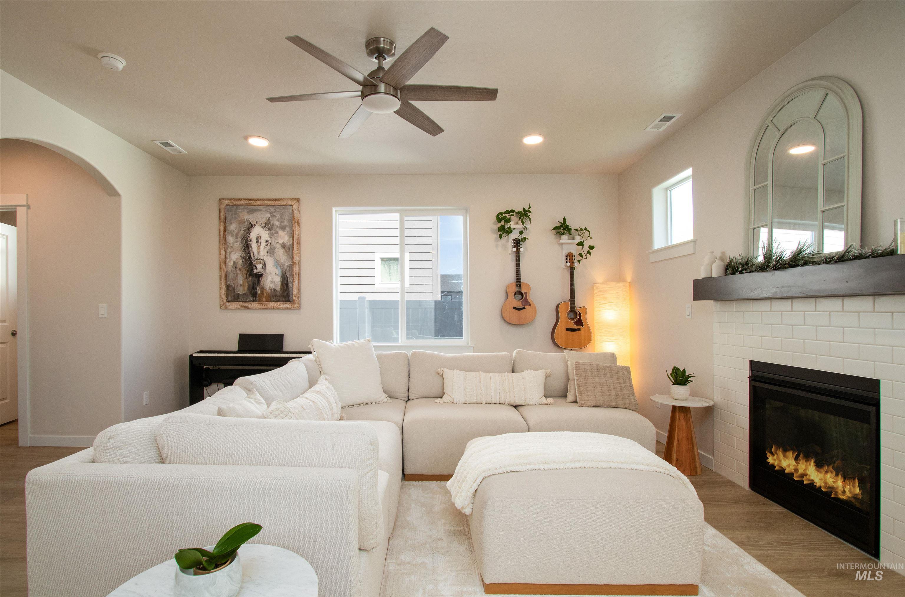 947 N Acer Loop, Nampa, Idaho 83687, 3 Bedrooms, 2.5 Bathrooms, Residential For Sale, Price $409,900, 98981134