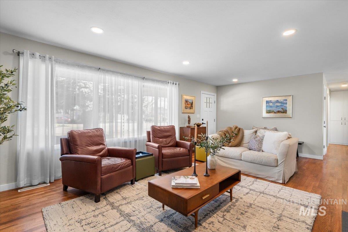 4813 W Hillcrest Dr., Boise, Idaho 83705, 3 Bedrooms, 2 Bathrooms, Residential For Sale, Price $711,000, 98981138