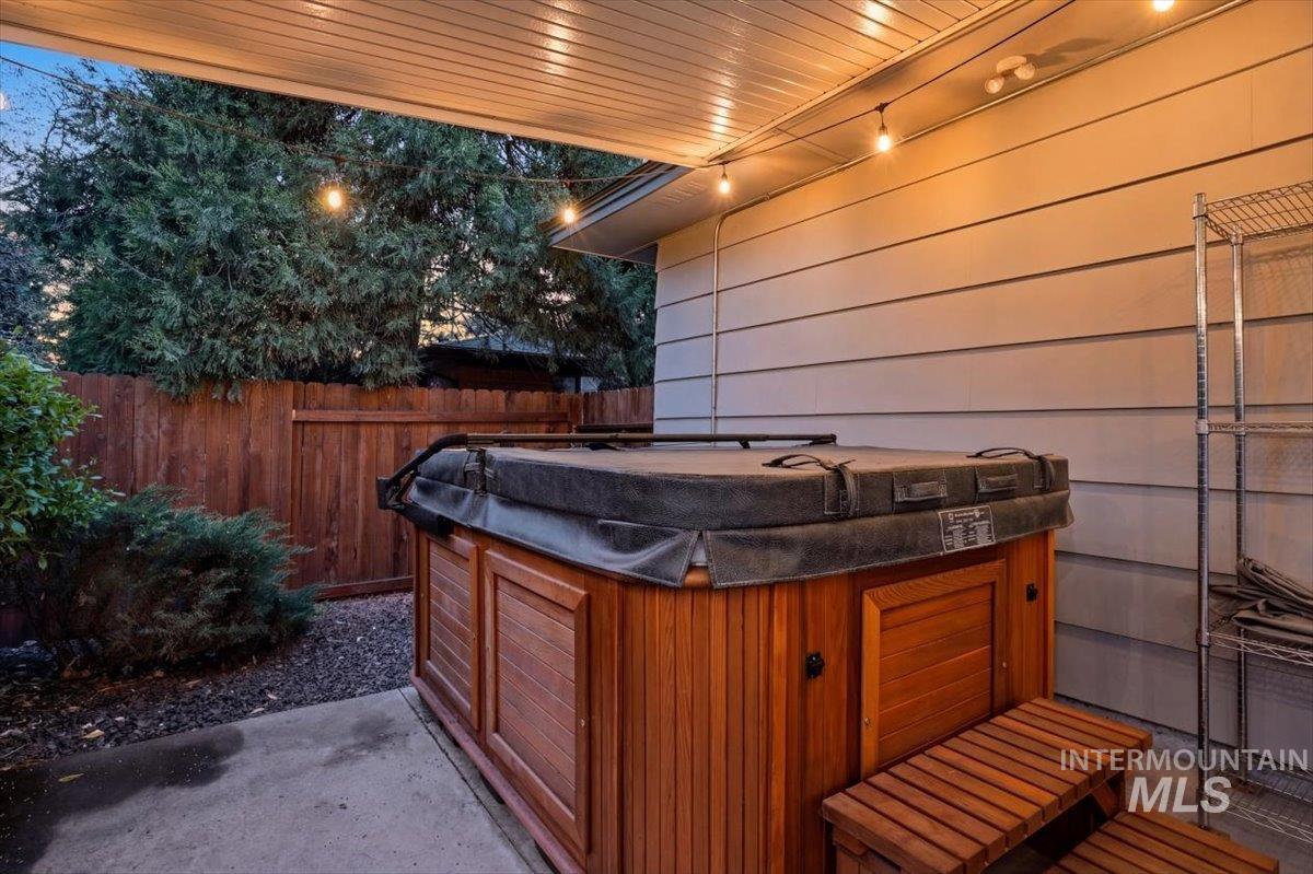 4813 W Hillcrest Dr., Boise, Idaho 83705, 3 Bedrooms, 2 Bathrooms, Residential For Sale, Price $711,000, 98981138