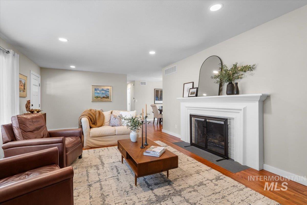 4813 W Hillcrest Dr., Boise, Idaho 83705, 3 Bedrooms, 2 Bathrooms, Residential For Sale, Price $711,000, 98981138