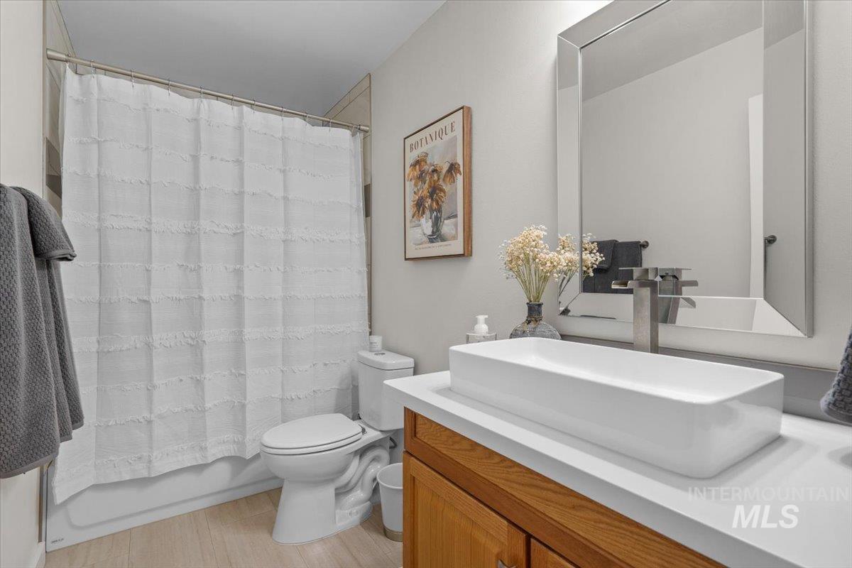 4813 W Hillcrest Dr., Boise, Idaho 83705, 3 Bedrooms, 2 Bathrooms, Residential For Sale, Price $711,000, 98981138