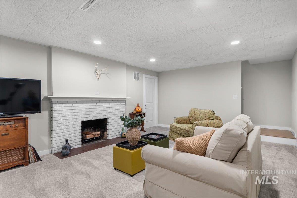 4813 W Hillcrest Dr., Boise, Idaho 83705, 3 Bedrooms, 2 Bathrooms, Residential For Sale, Price $711,000, 98981138