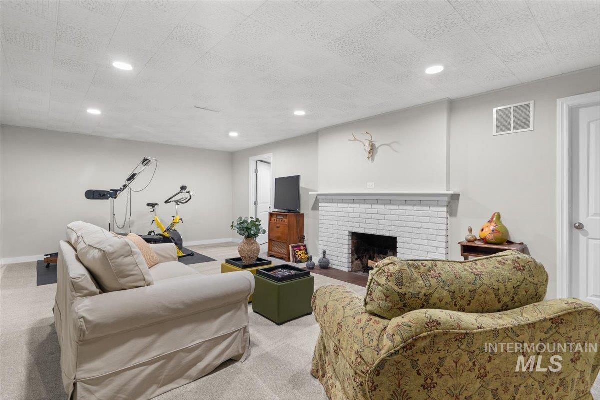 4813 W Hillcrest Dr., Boise, Idaho 83705, 3 Bedrooms, 2 Bathrooms, Residential For Sale, Price $711,000, 98981138