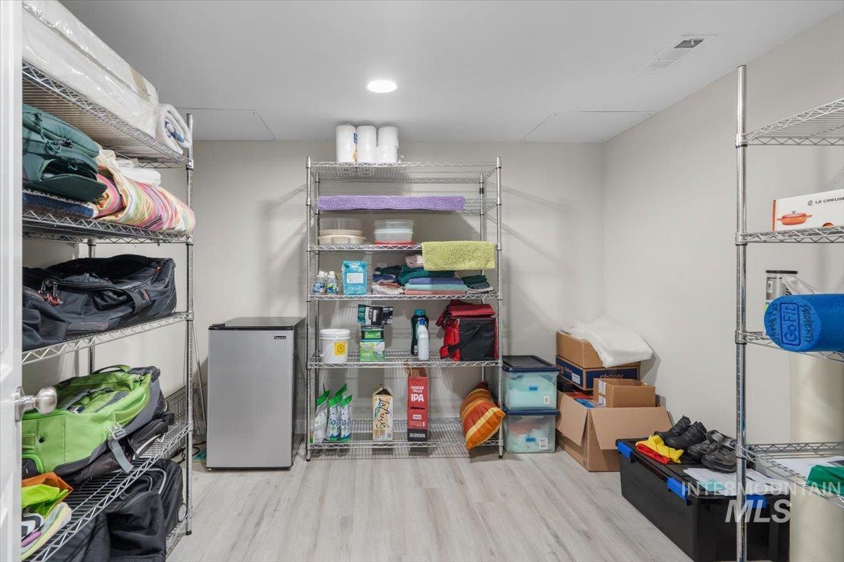 4813 W Hillcrest Dr., Boise, Idaho 83705, 3 Bedrooms, 2 Bathrooms, Residential For Sale, Price $711,000, 98981138