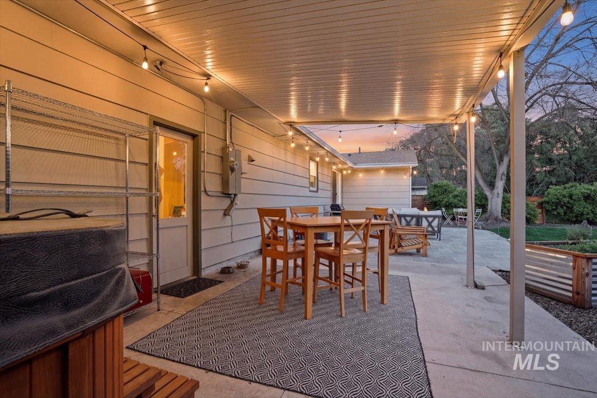 4813 W Hillcrest Dr., Boise, Idaho 83705, 3 Bedrooms, 2 Bathrooms, Residential For Sale, Price $711,000, 98981138