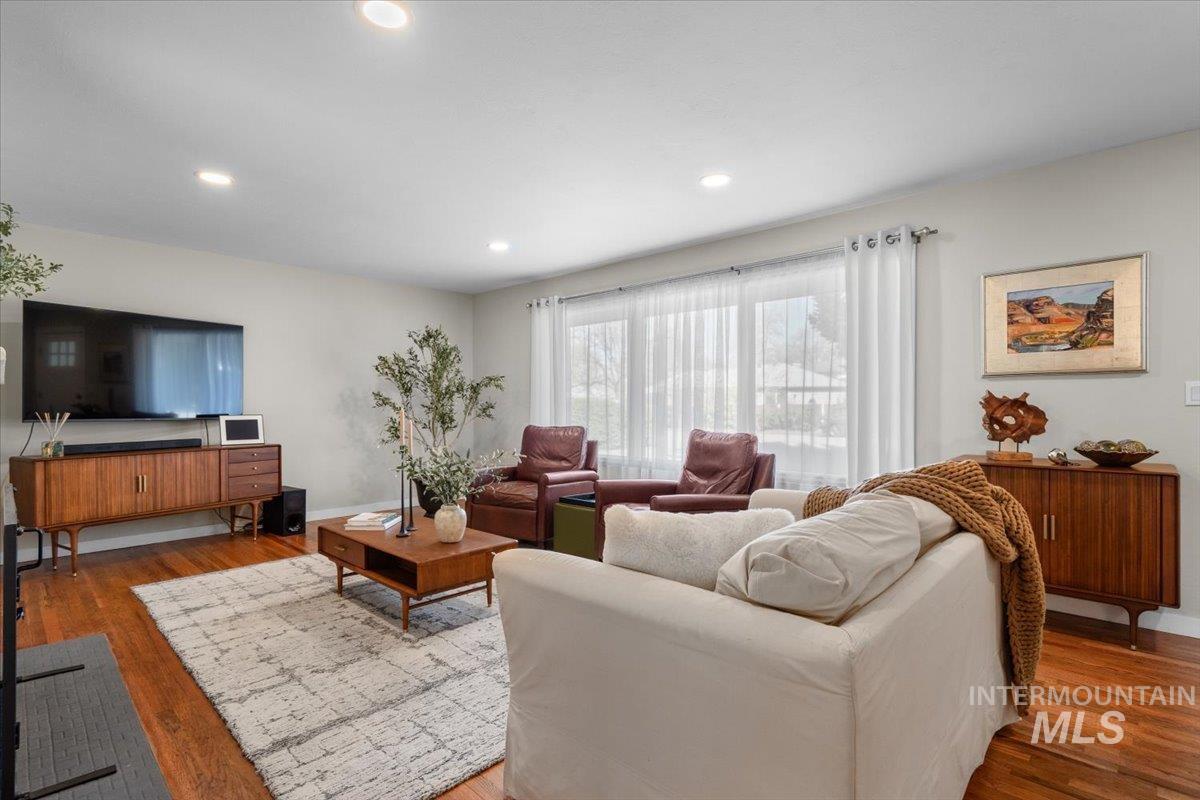 4813 W Hillcrest Dr., Boise, Idaho 83705, 3 Bedrooms, 2 Bathrooms, Residential For Sale, Price $711,000, 98981138