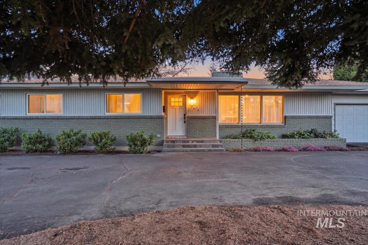 4813 W Hillcrest Dr., Boise, Idaho 83705, 3 Bedrooms, 2 Bathrooms, Residential For Sale, Price $711,000, 98981138