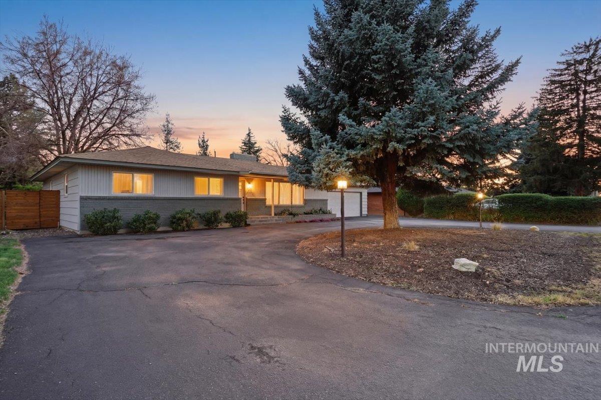 4813 W Hillcrest Dr., Boise, Idaho 83705, 3 Bedrooms, 2 Bathrooms, Residential For Sale, Price $711,000, 98981138
