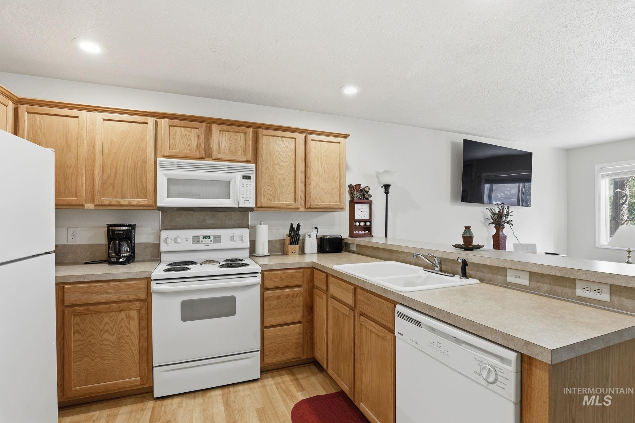 35 Sunrise Dr, Garden Valley, Idaho 83622, 2 Bedrooms, 2 Bathrooms, Residential For Sale, Price $395,000, 98981140