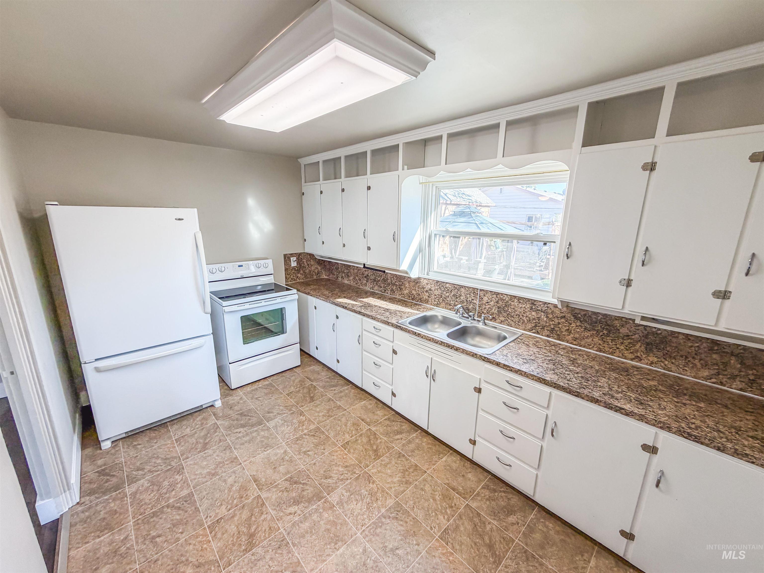 915 E Amity, Nampa, Idaho 83686, 4 Bedrooms, 2 Bathrooms, Residential For Sale, Price $420,000, 98981143