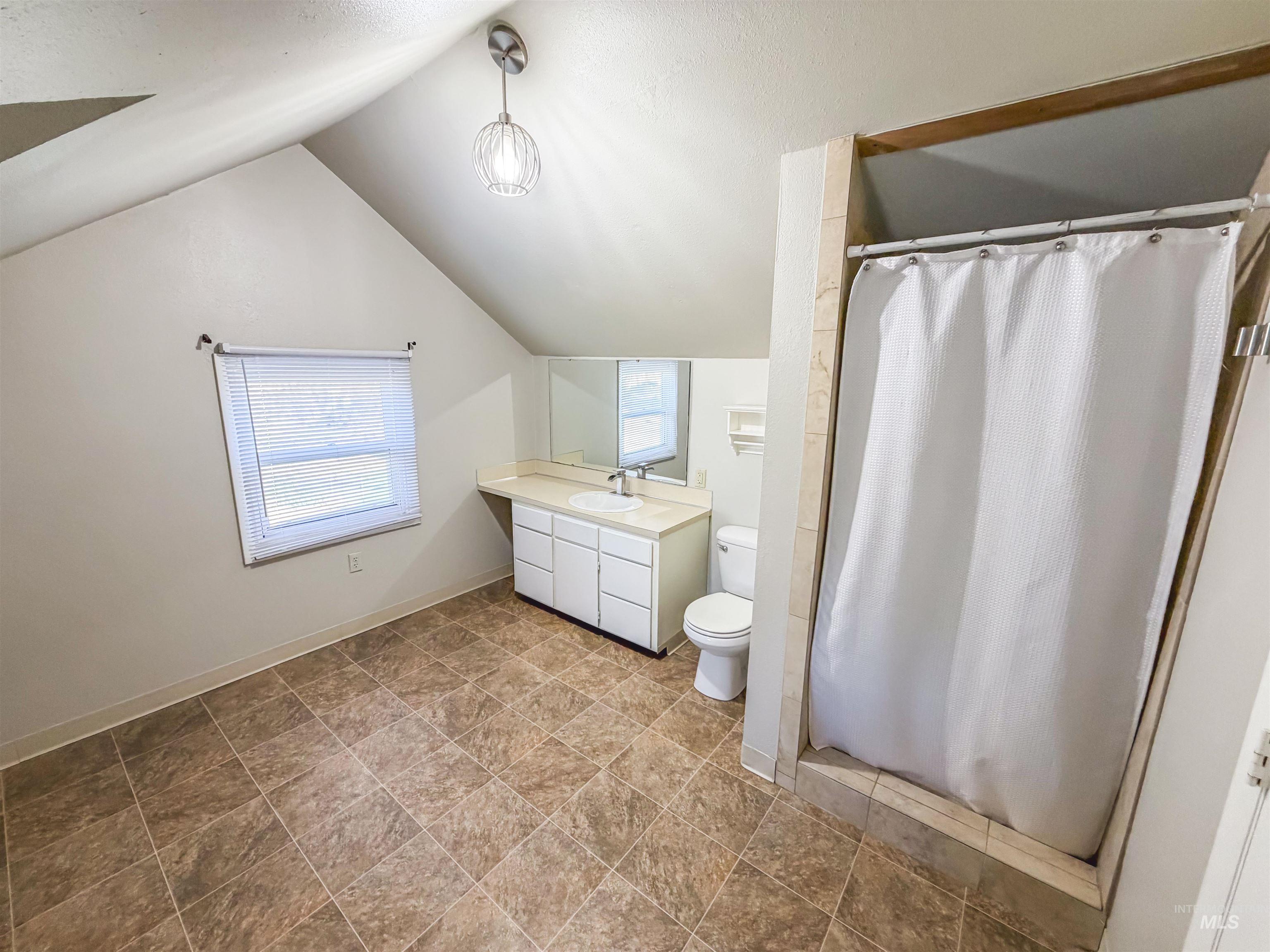 915 E Amity, Nampa, Idaho 83686, 4 Bedrooms, 2 Bathrooms, Residential For Sale, Price $420,000, 98981143