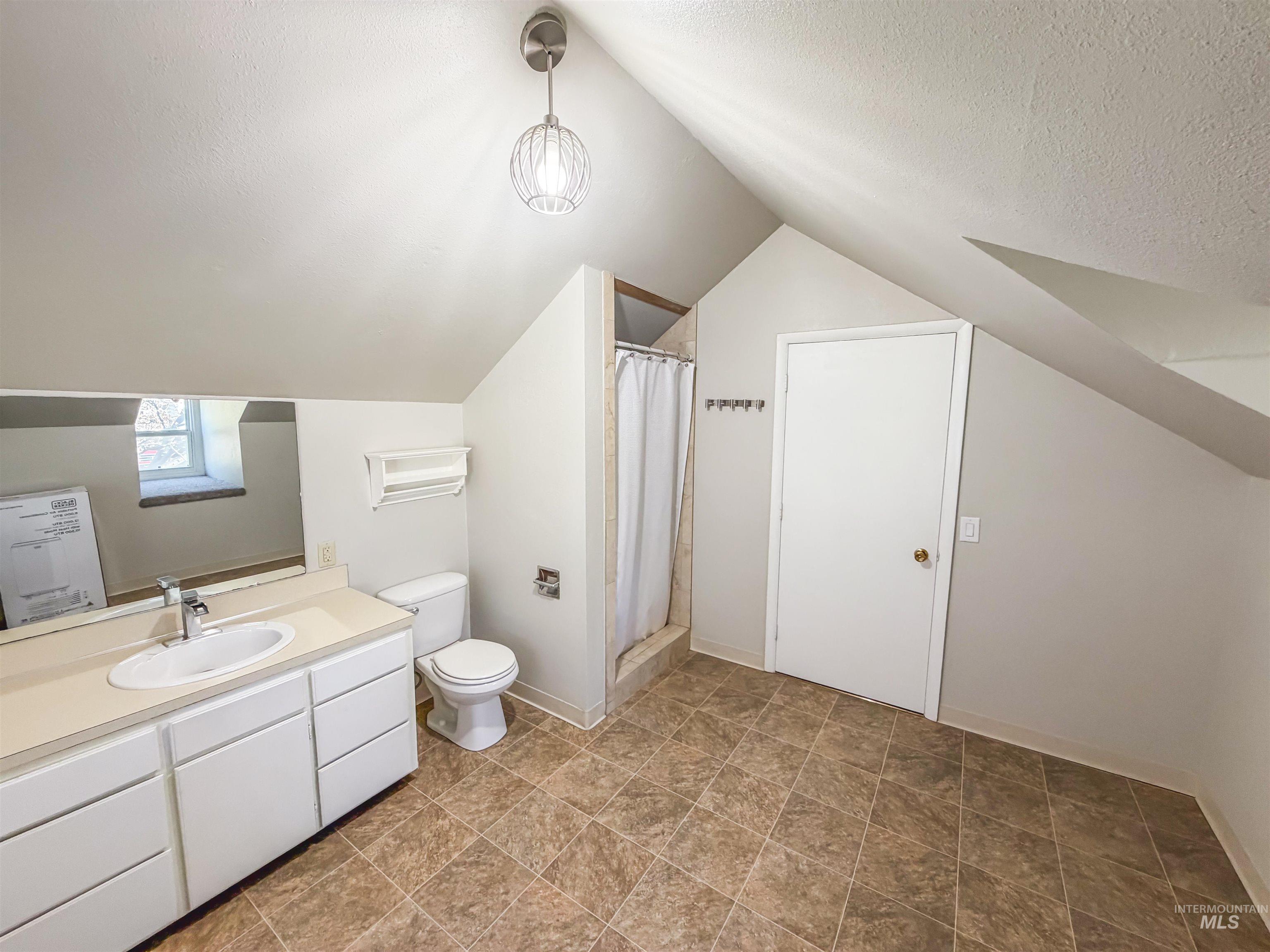 915 E Amity, Nampa, Idaho 83686, 4 Bedrooms, 2 Bathrooms, Residential For Sale, Price $420,000, 98981143