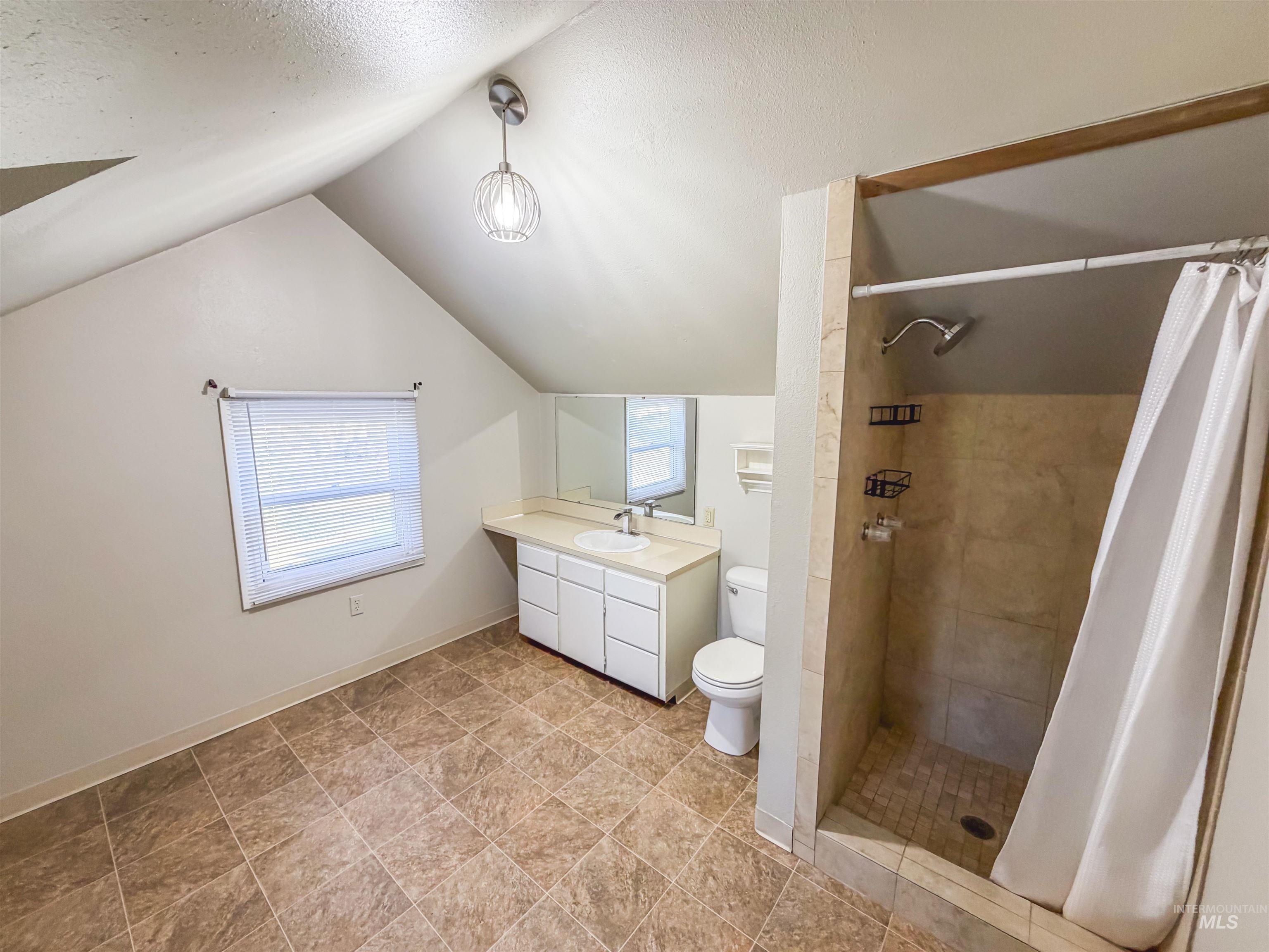 915 E Amity, Nampa, Idaho 83686, 4 Bedrooms, 2 Bathrooms, Residential For Sale, Price $420,000, 98981143