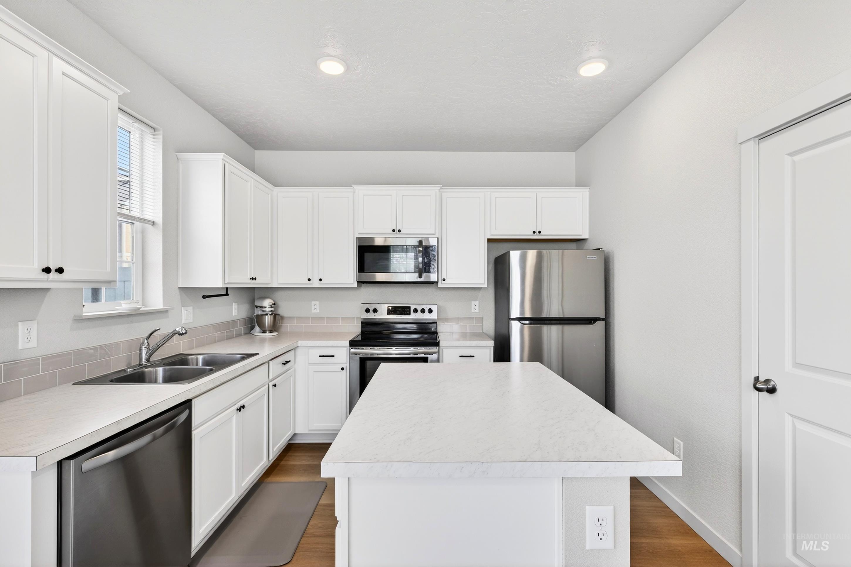 10698 W Springgold Ln., Boise, Idaho 83709, 3 Bedrooms, 2.5 Bathrooms, Residential For Sale, Price $350,000, 98981146