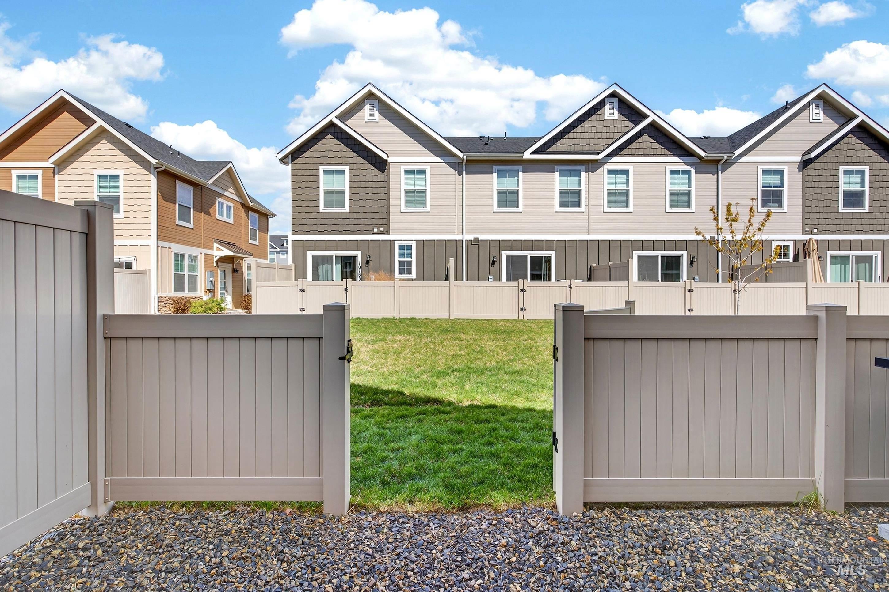 10698 W Springgold Ln., Boise, Idaho 83709, 3 Bedrooms, 2.5 Bathrooms, Residential For Sale, Price $350,000, 98981146