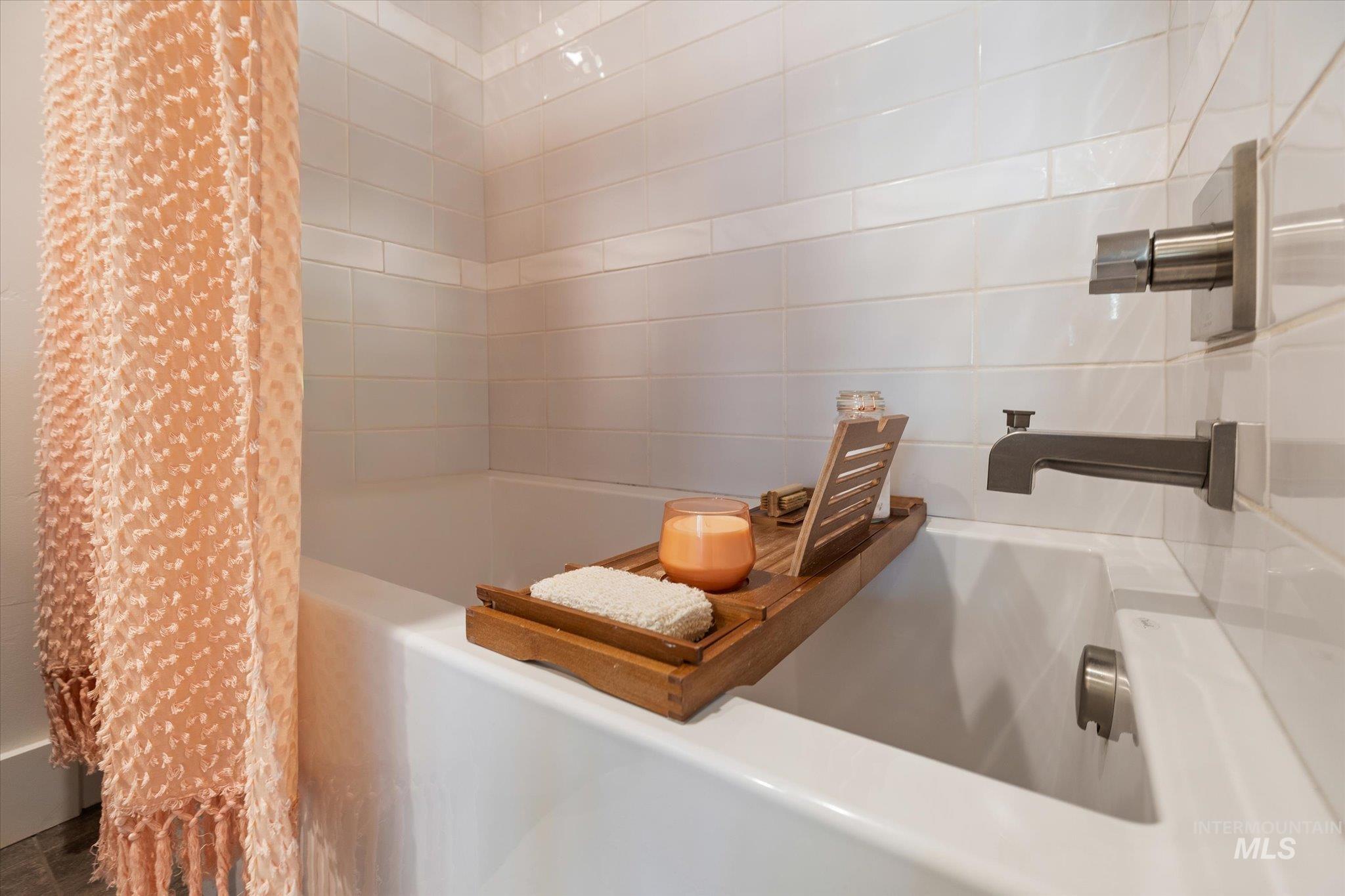 3693 E Parkcenter Blvd, Boise, Idaho 83716, 3 Bedrooms, 3 Bathrooms, Residential For Sale, Price $629,900, 98981159