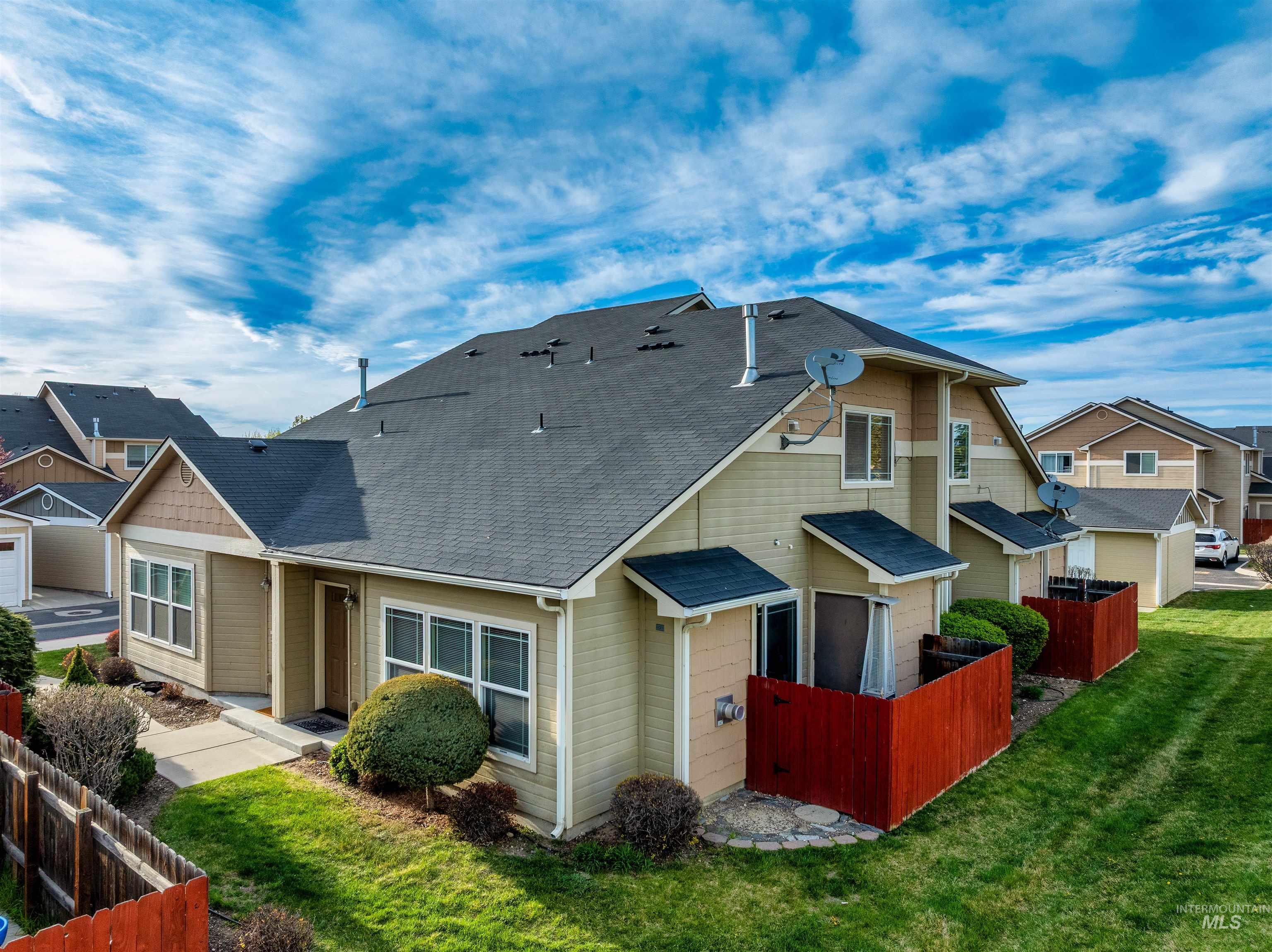 9155 W Brogan Drive, Boise, Idaho 83709, 2 Bedrooms, 2 Bathrooms, Residential For Sale, Price $335,000, 98981166