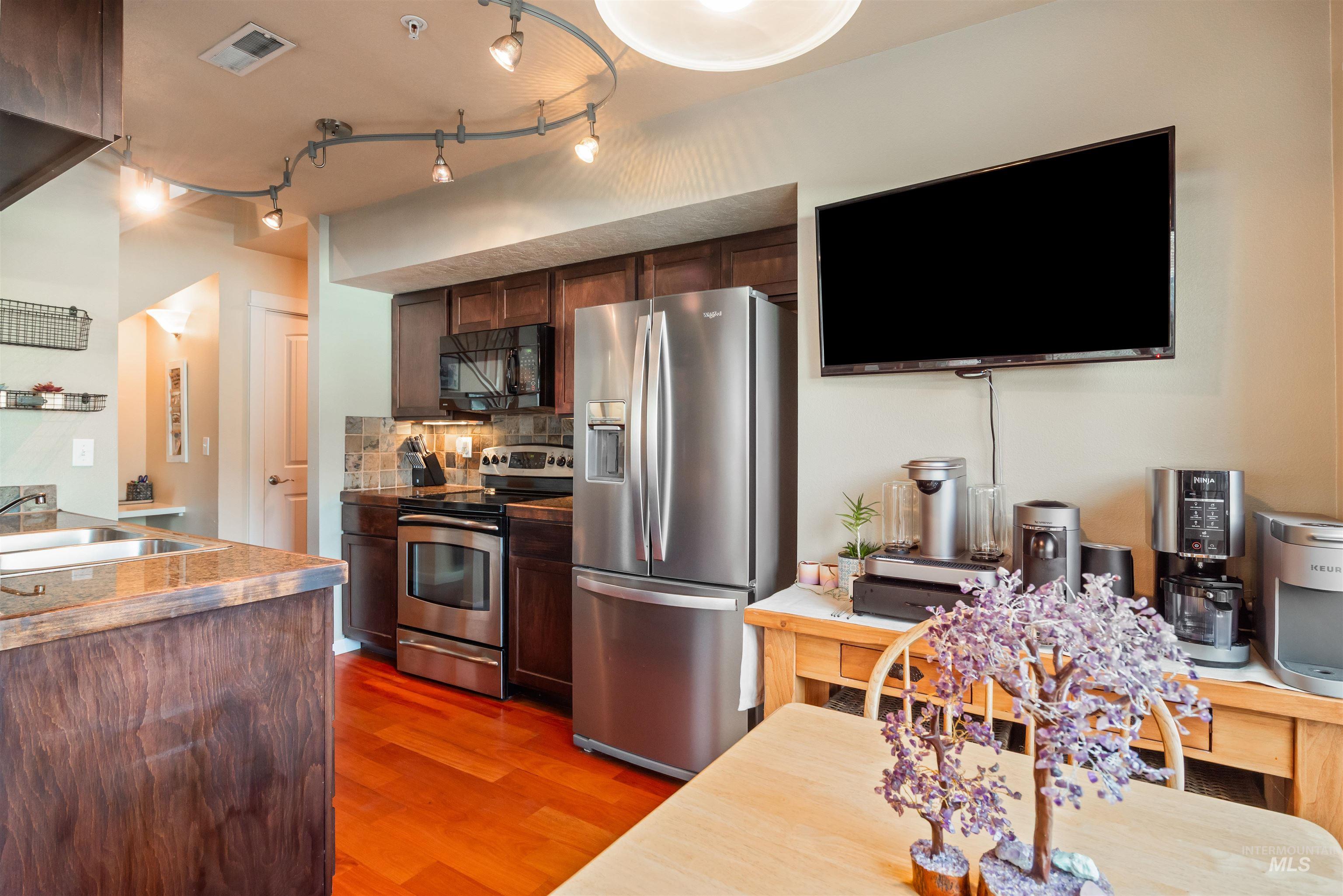 9155 W Brogan Drive, Boise, Idaho 83709, 2 Bedrooms, 2 Bathrooms, Residential For Sale, Price $335,000, 98981166