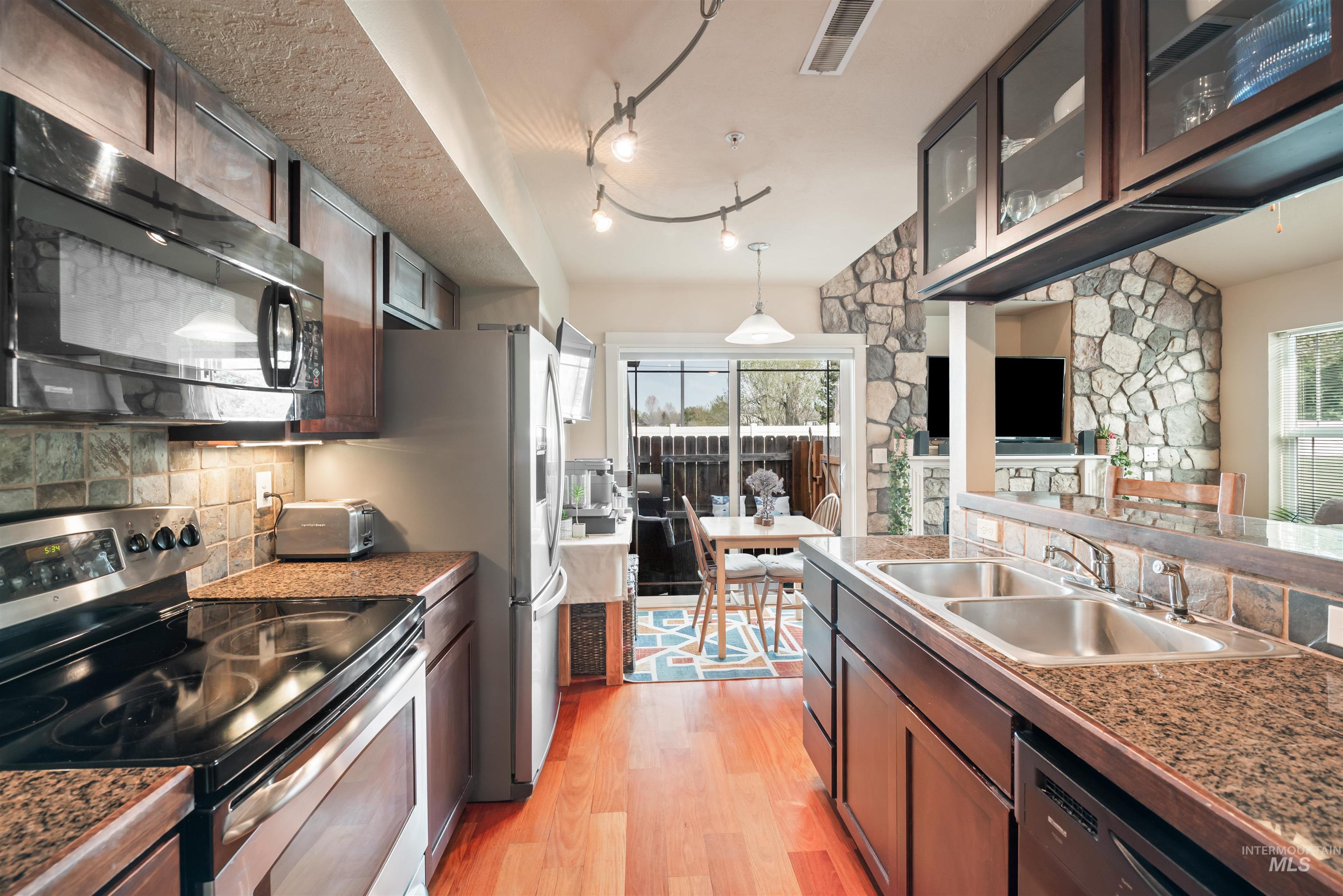 9155 W Brogan Drive, Boise, Idaho 83709, 2 Bedrooms, 2 Bathrooms, Residential For Sale, Price $335,000, 98981166