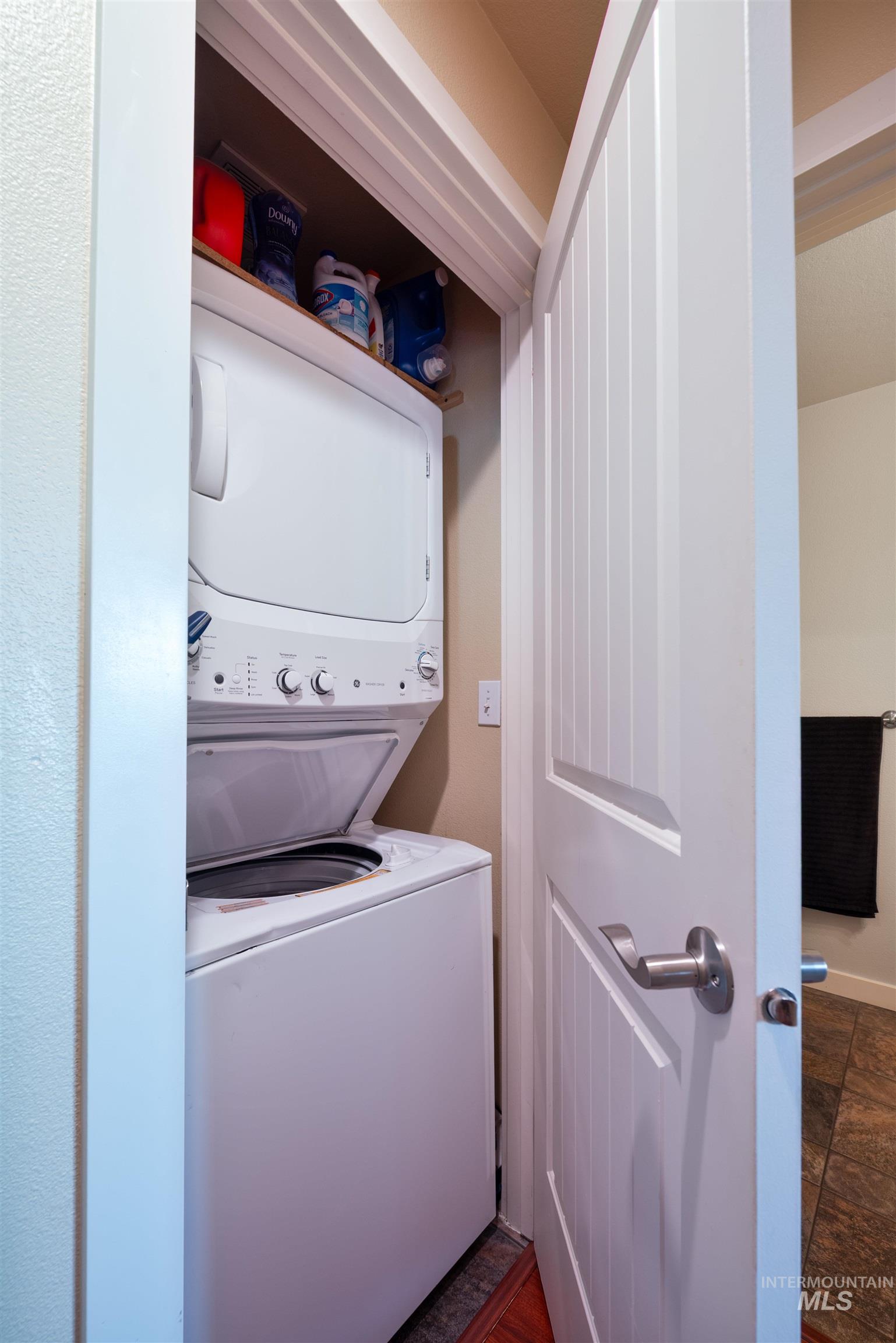 9155 W Brogan Drive, Boise, Idaho 83709, 2 Bedrooms, 2 Bathrooms, Residential For Sale, Price $335,000, 98981166