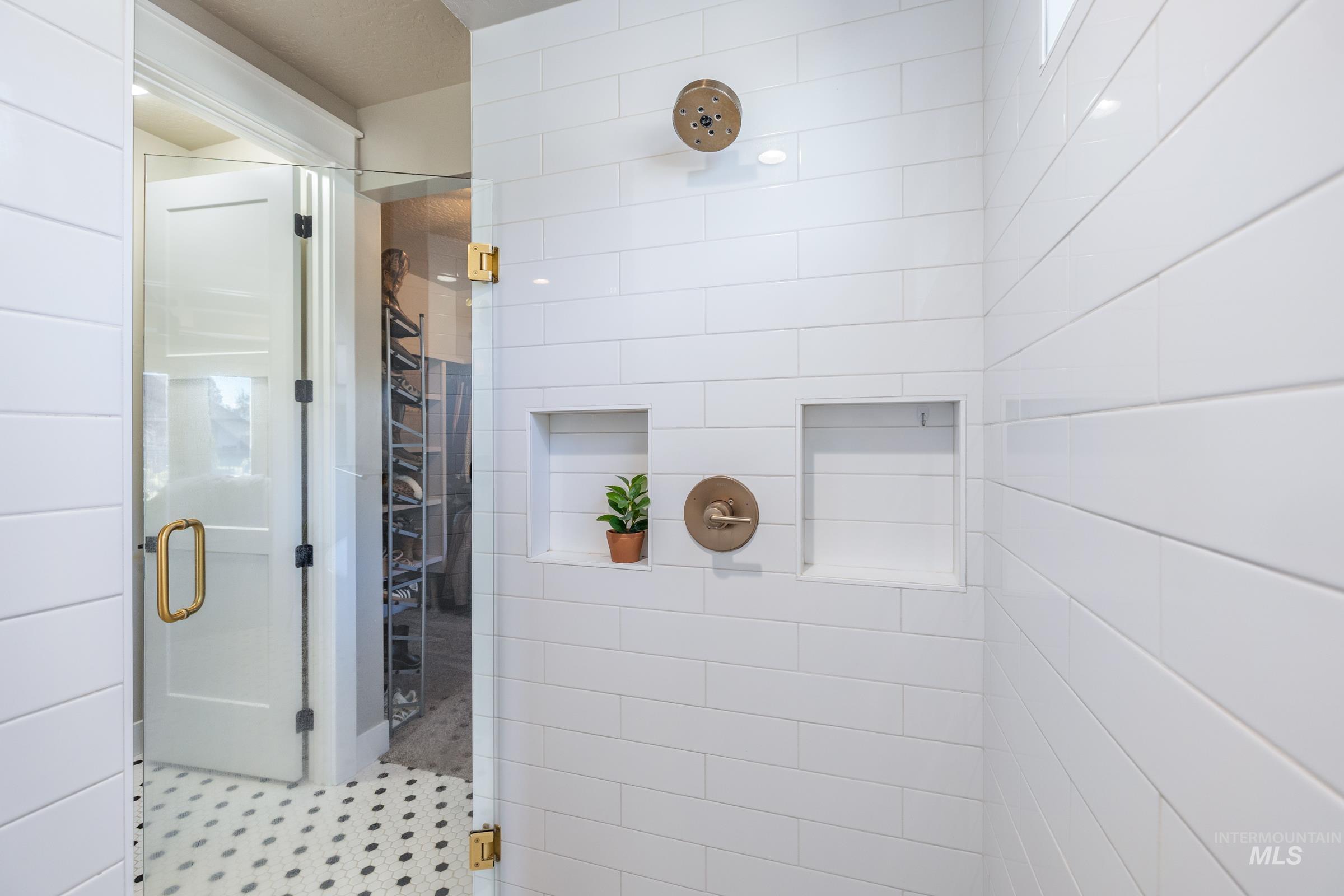 550 S Devon Ave, Star, Idaho 83669-6156, 3 Bedrooms, 2.5 Bathrooms, Residential For Sale, Price $925,000, 98981168