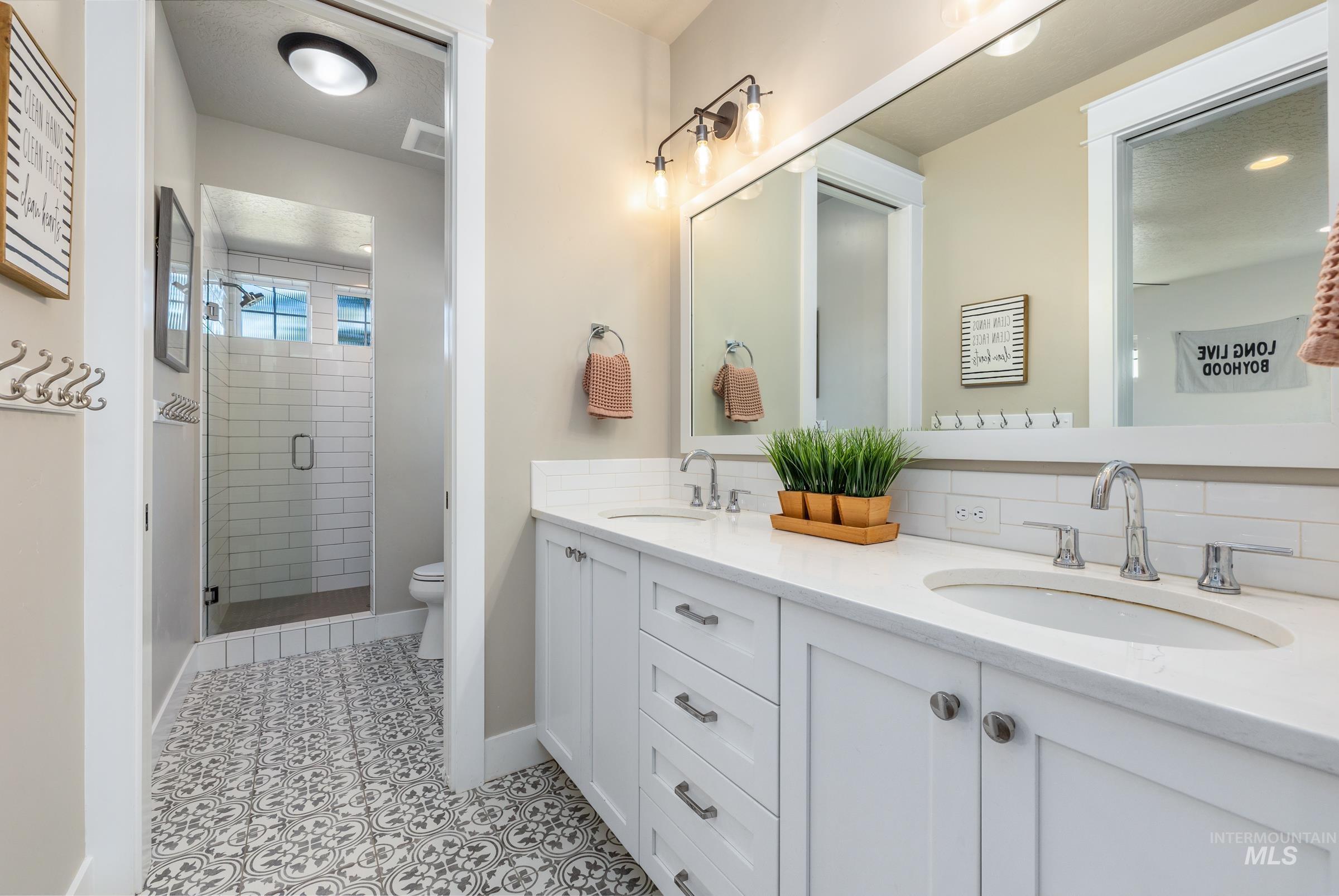 550 S Devon Ave, Star, Idaho 83669-6156, 3 Bedrooms, 2.5 Bathrooms, Residential For Sale, Price $925,000, 98981168