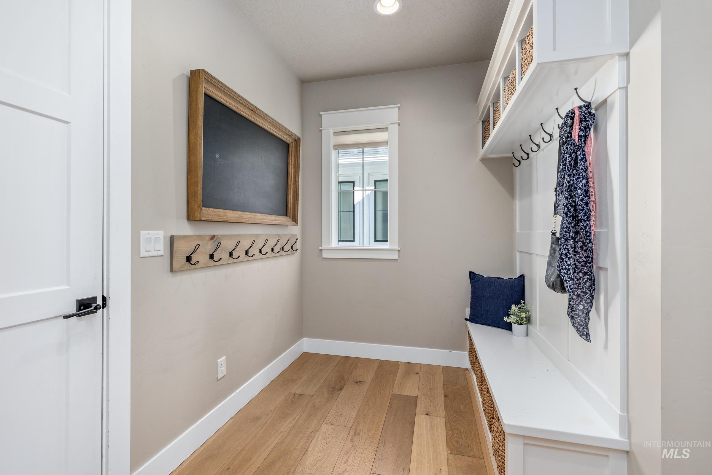 550 S Devon Ave, Star, Idaho 83669-6156, 3 Bedrooms, 2.5 Bathrooms, Residential For Sale, Price $925,000, 98981168