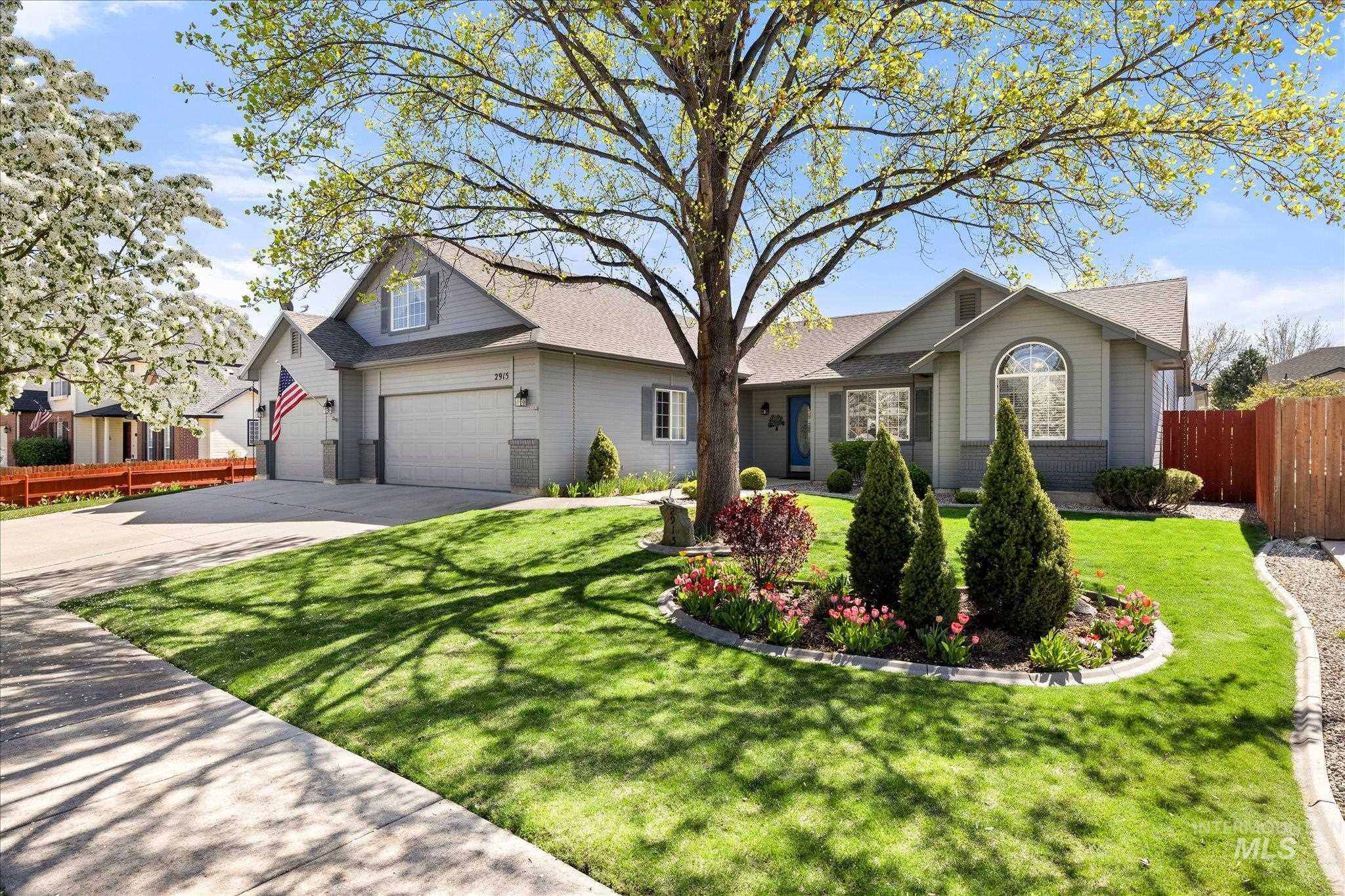 2915 E Green Canyon Dr, Meridian, Idaho 83642, 4 Bedrooms, 2 Bathrooms, Residential For Sale, Price $550,000, 98981169