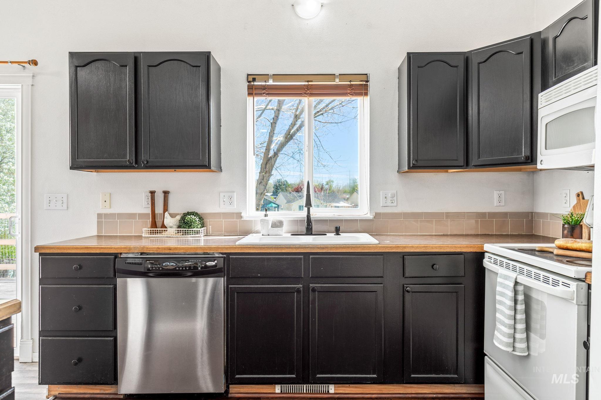 526 Cornwall Way, Fruitland, Idaho 83619, 3 Bedrooms, 2 Bathrooms, Residential For Sale, Price $344,800, 98981172