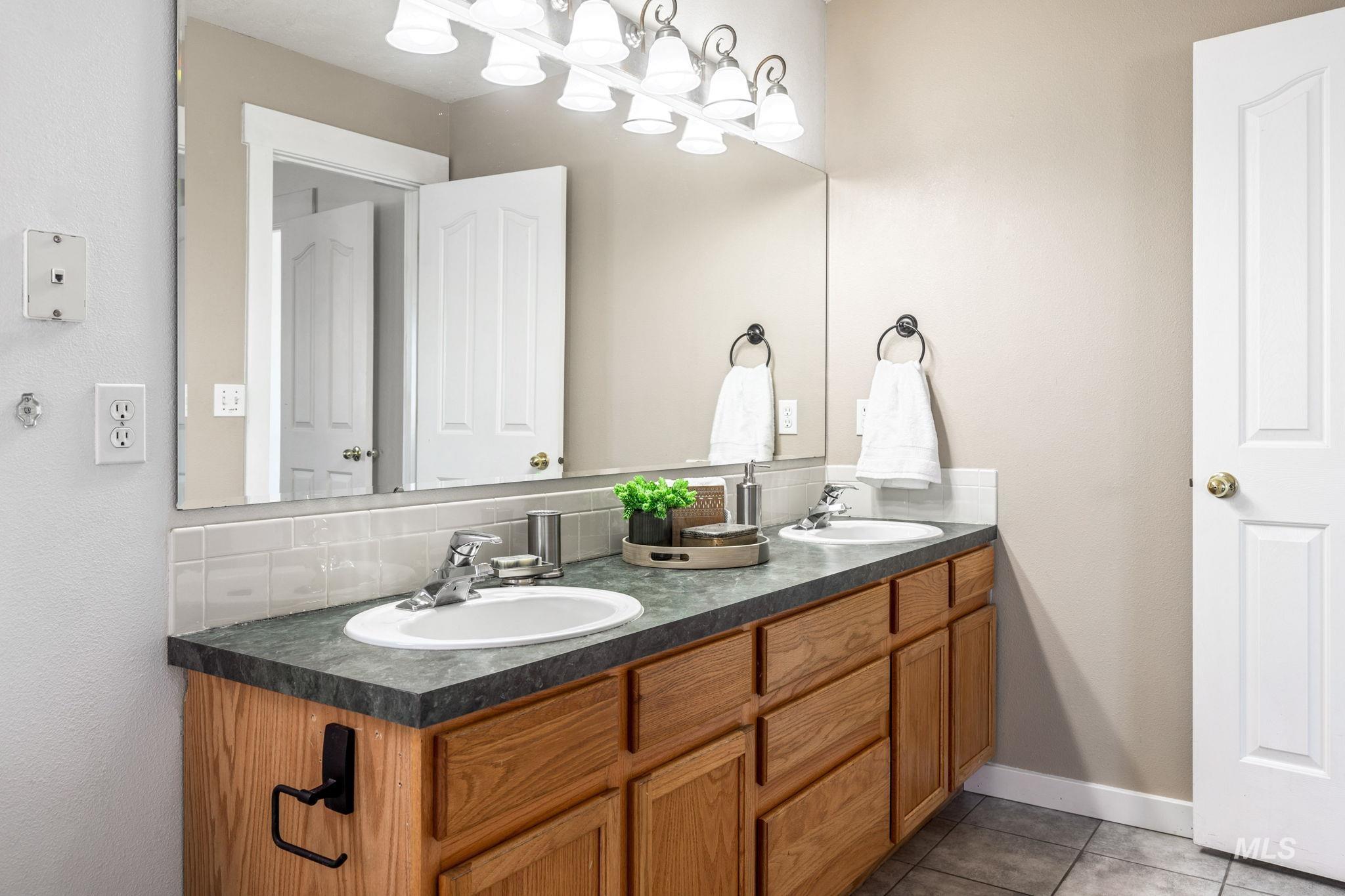 526 Cornwall Way, Fruitland, Idaho 83619, 3 Bedrooms, 2 Bathrooms, Residential For Sale, Price $344,800, 98981172