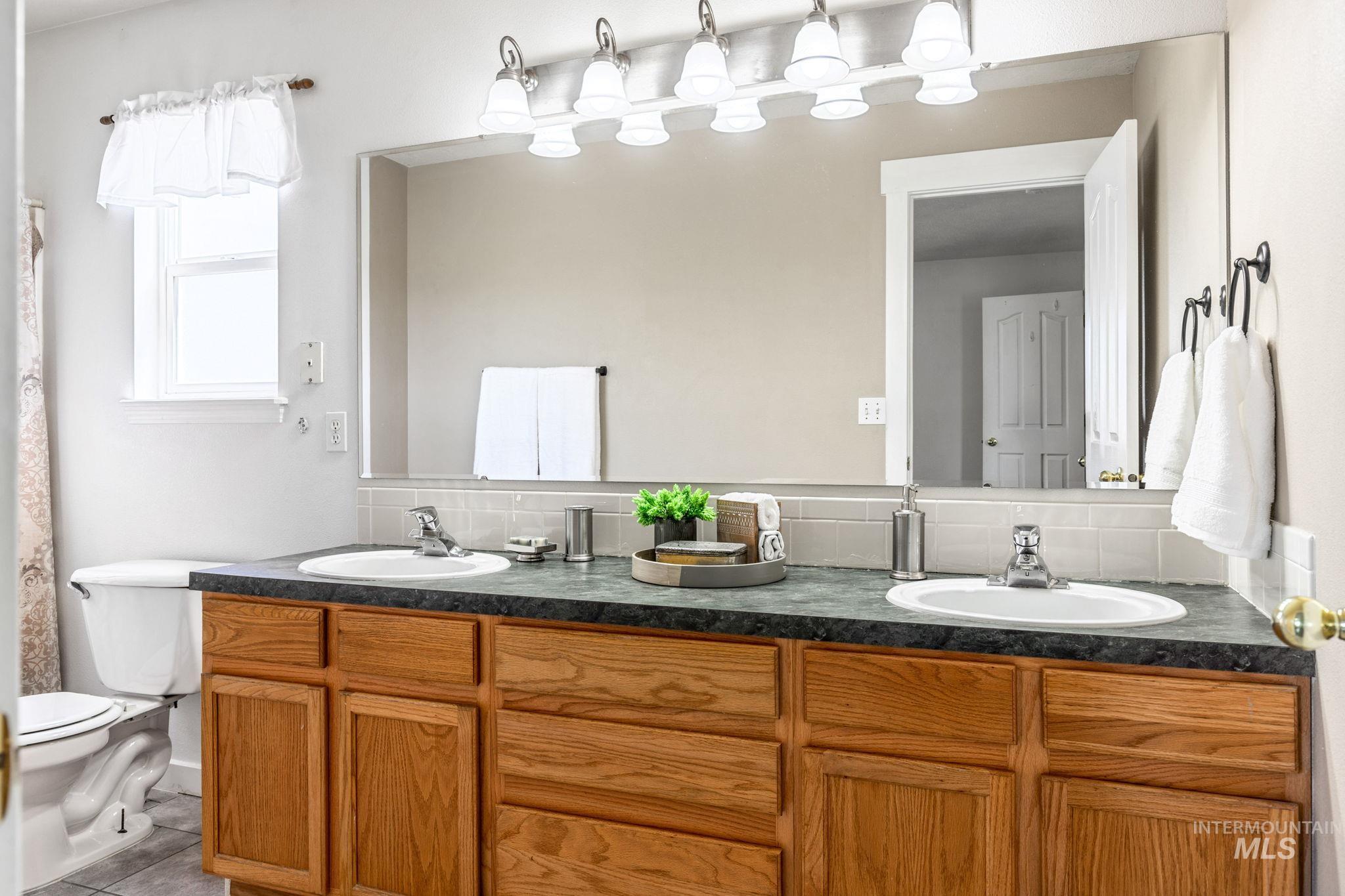 526 Cornwall Way, Fruitland, Idaho 83619, 3 Bedrooms, 2 Bathrooms, Residential For Sale, Price $344,800, 98981172