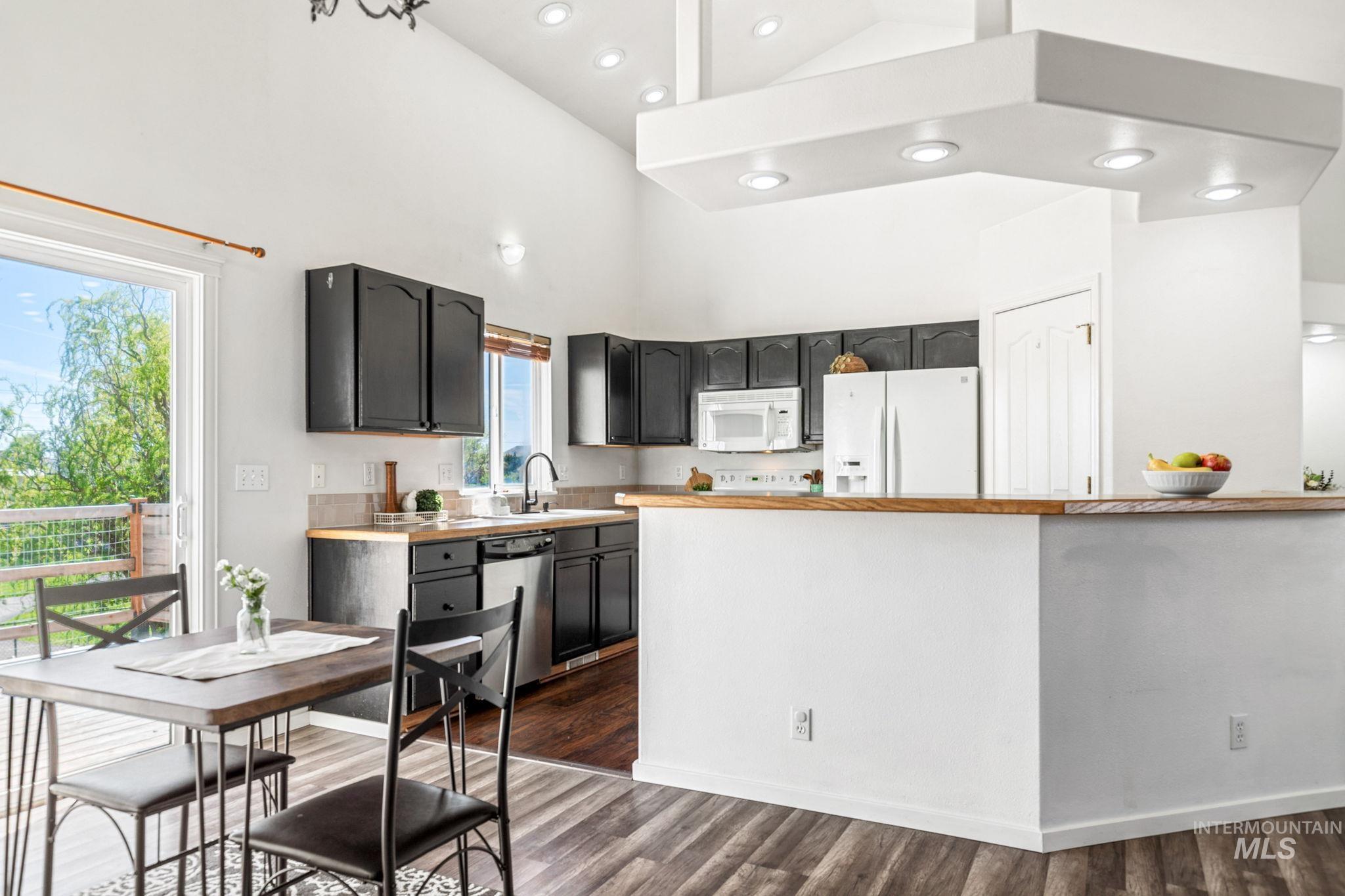 526 Cornwall Way, Fruitland, Idaho 83619, 3 Bedrooms, 2 Bathrooms, Residential For Sale, Price $344,800, 98981172