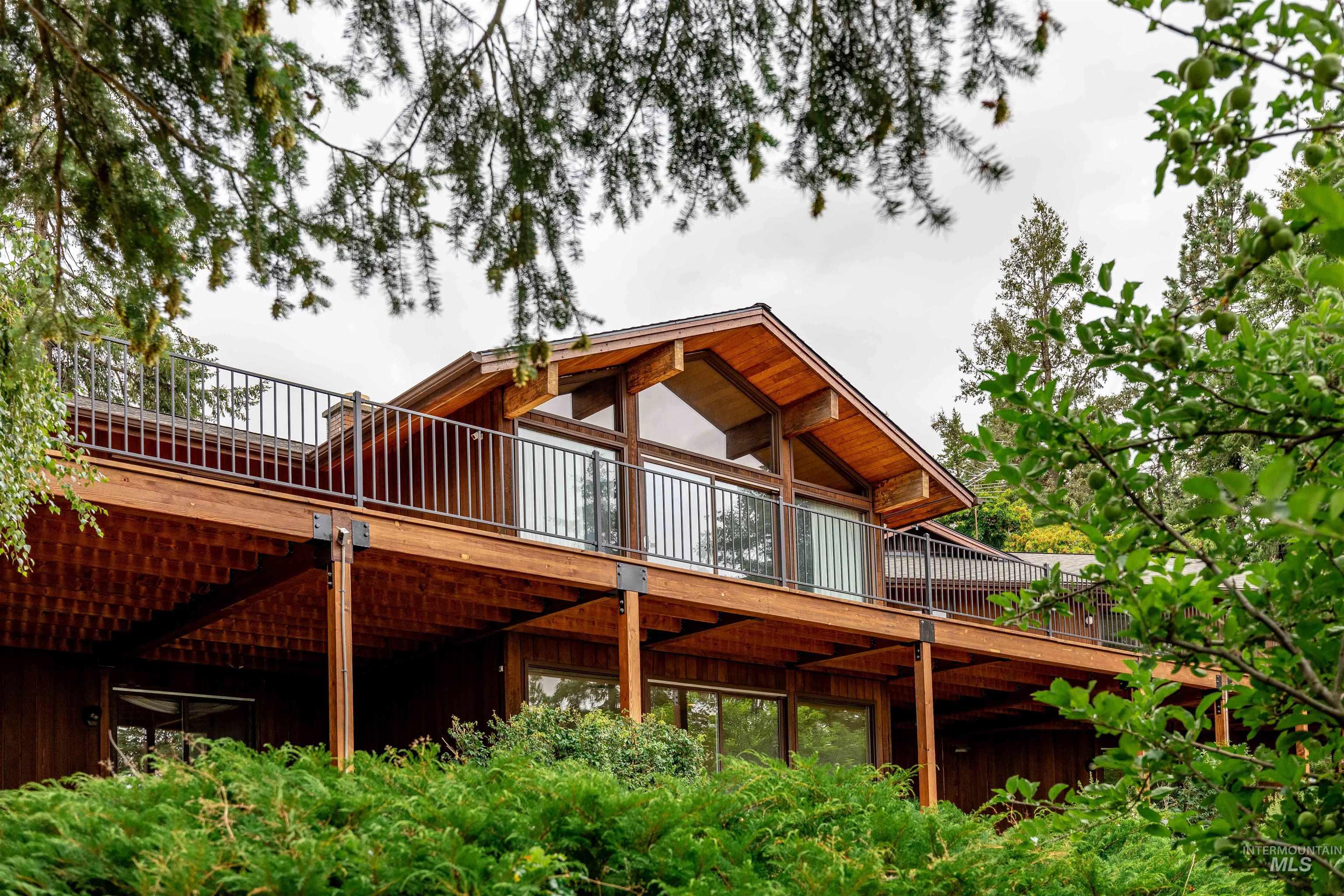 1050 Paradise Ridge Rd, Moscow, Idaho 83843, 6 Bedrooms, 5 Bathrooms, Residential For Sale, Price $1,475,000, 98981175