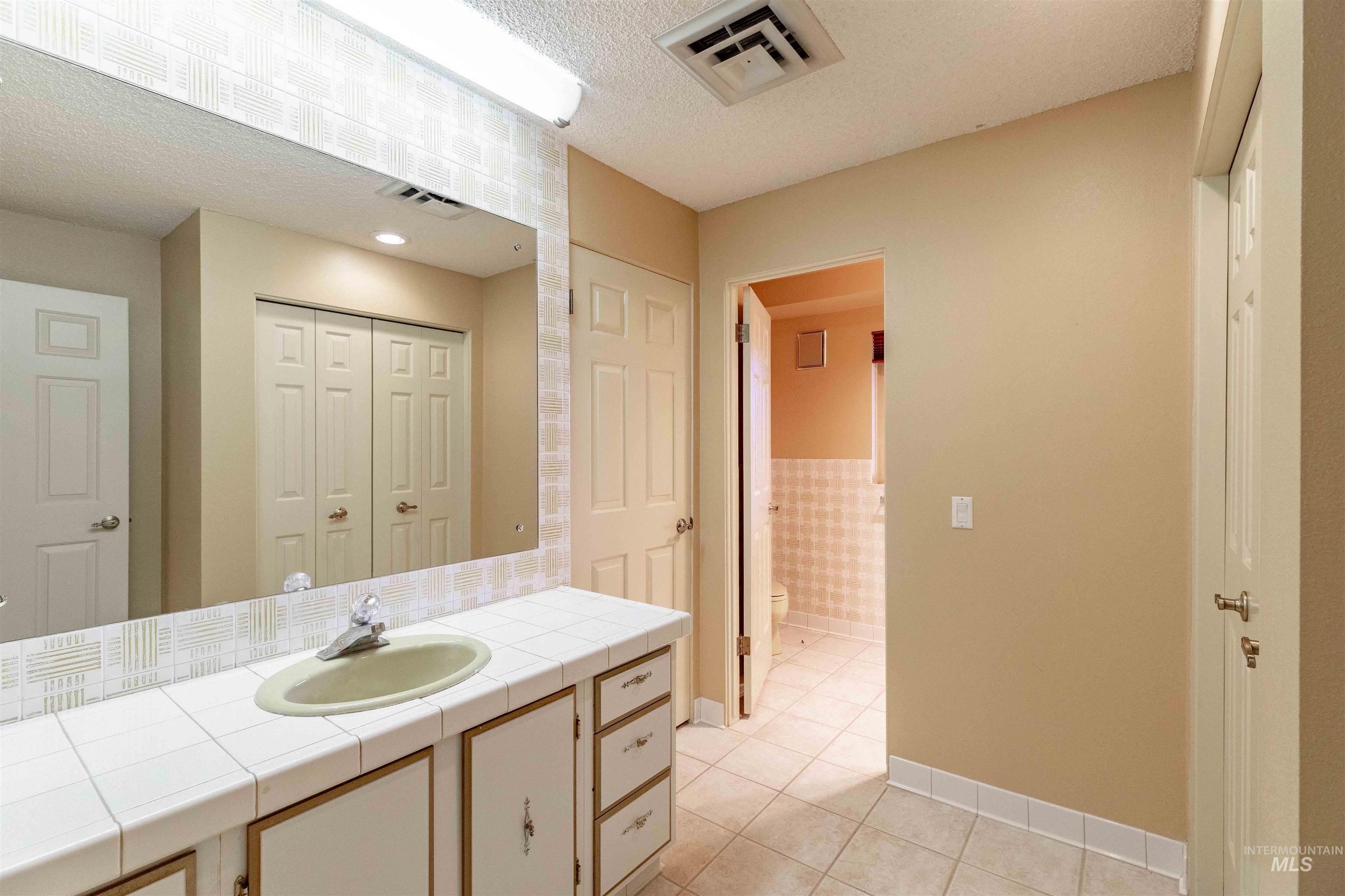 1050 Paradise Ridge Rd, Moscow, Idaho 83843, 6 Bedrooms, 5 Bathrooms, Residential For Sale, Price $1,475,000, 98981175