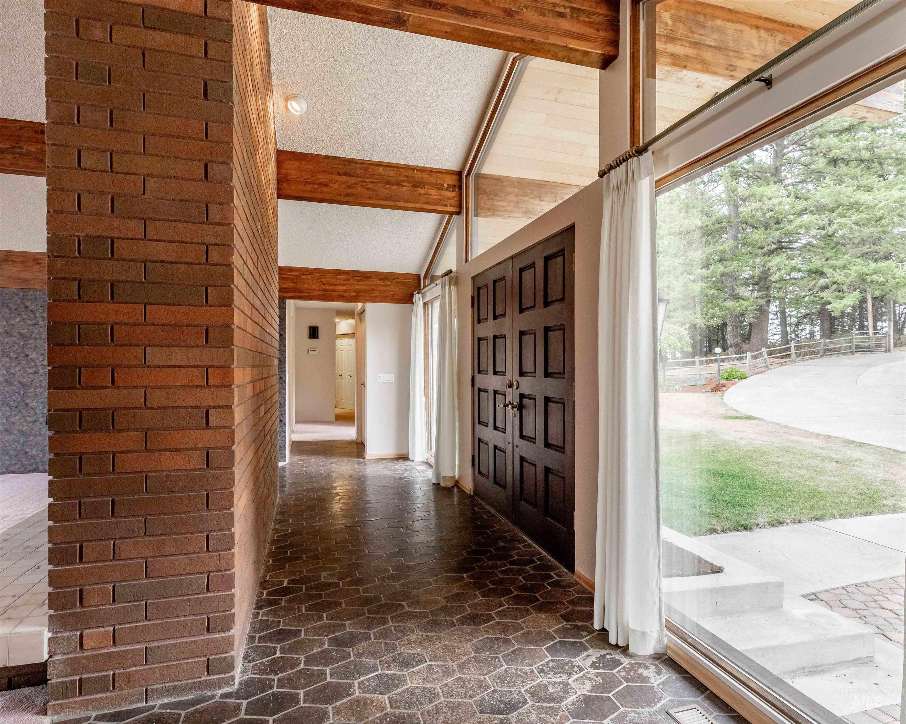 1050 Paradise Ridge Rd, Moscow, Idaho 83843, 6 Bedrooms, 5 Bathrooms, Residential For Sale, Price $1,475,000, 98981175