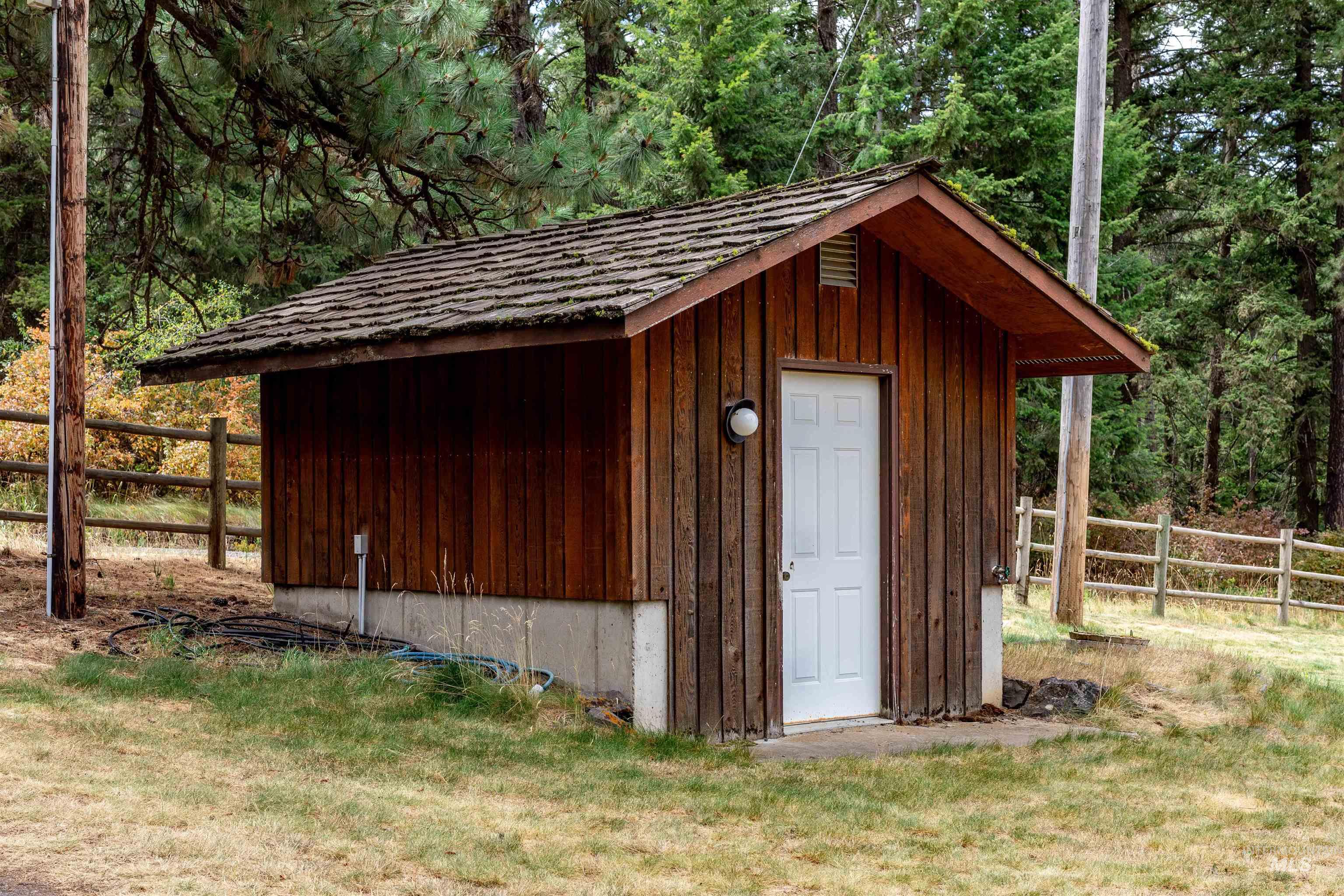 1050 Paradise Ridge Rd, Moscow, Idaho 83843, 6 Bedrooms, 5 Bathrooms, Residential For Sale, Price $1,475,000, 98981175
