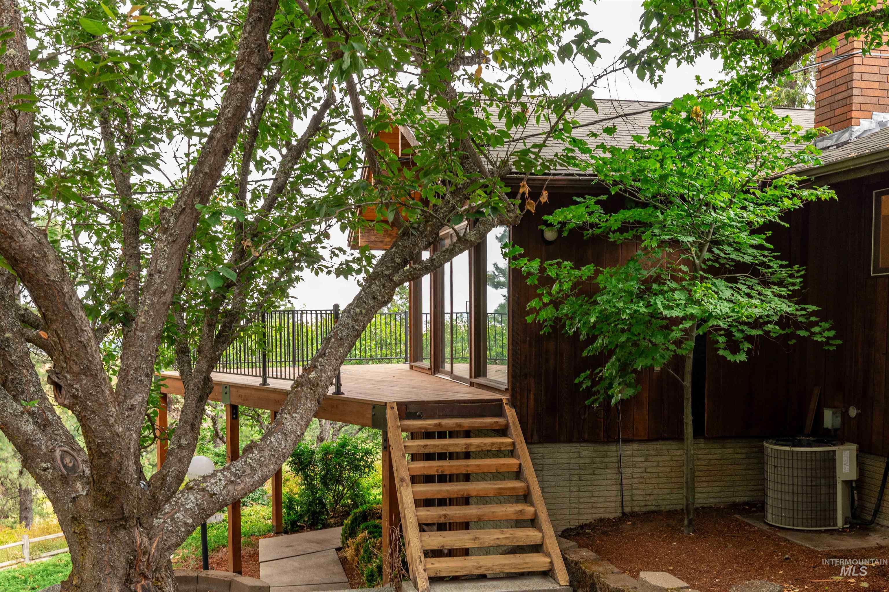 1050 Paradise Ridge Rd, Moscow, Idaho 83843, 6 Bedrooms, 5 Bathrooms, Residential For Sale, Price $1,475,000, 98981175