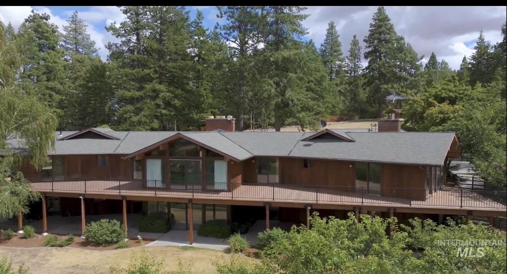 1050 Paradise Ridge Rd, Moscow, Idaho 83843, 6 Bedrooms, 5 Bathrooms, Residential For Sale, Price $1,475,000, 98981175