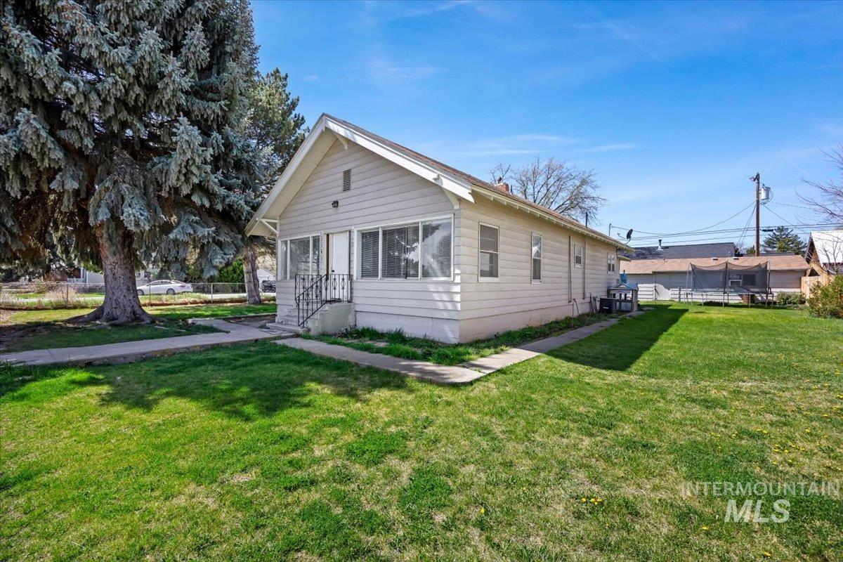 1141 Main St, Gooding, Idaho 83330, 3 Bedrooms, 1.5 Bathrooms, Residential For Sale, Price $299,999, 98981180