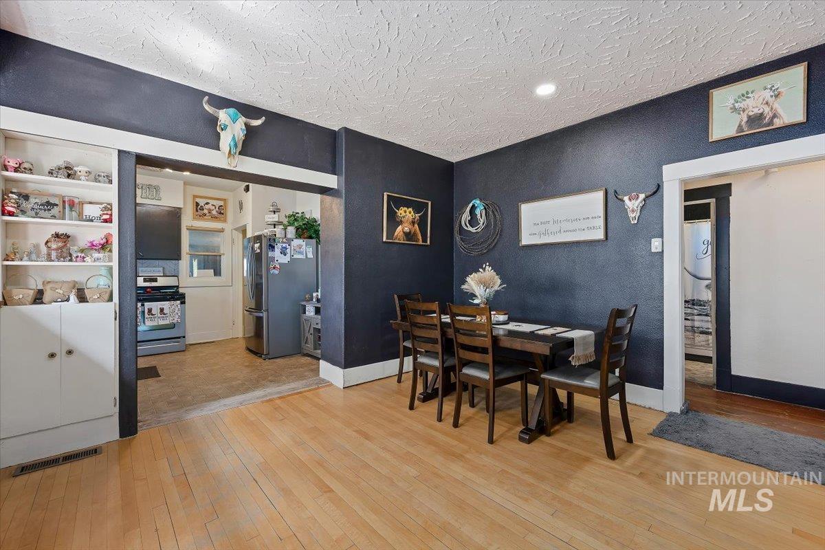 1141 Main St, Gooding, Idaho 83330, 3 Bedrooms, 1.5 Bathrooms, Residential For Sale, Price $299,999, 98981180