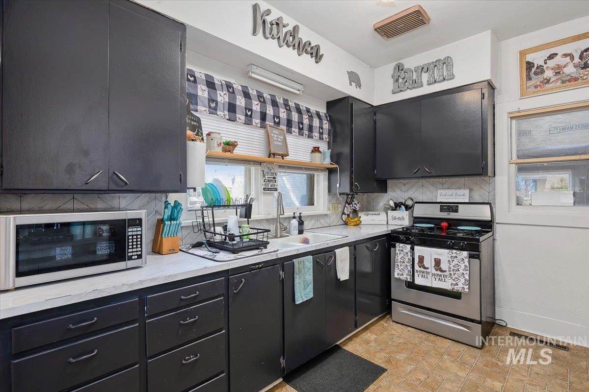 1141 Main St, Gooding, Idaho 83330, 3 Bedrooms, 1.5 Bathrooms, Residential For Sale, Price $299,999, 98981180