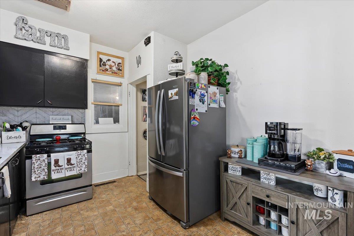 1141 Main St, Gooding, Idaho 83330, 3 Bedrooms, 1.5 Bathrooms, Residential For Sale, Price $299,999, 98981180