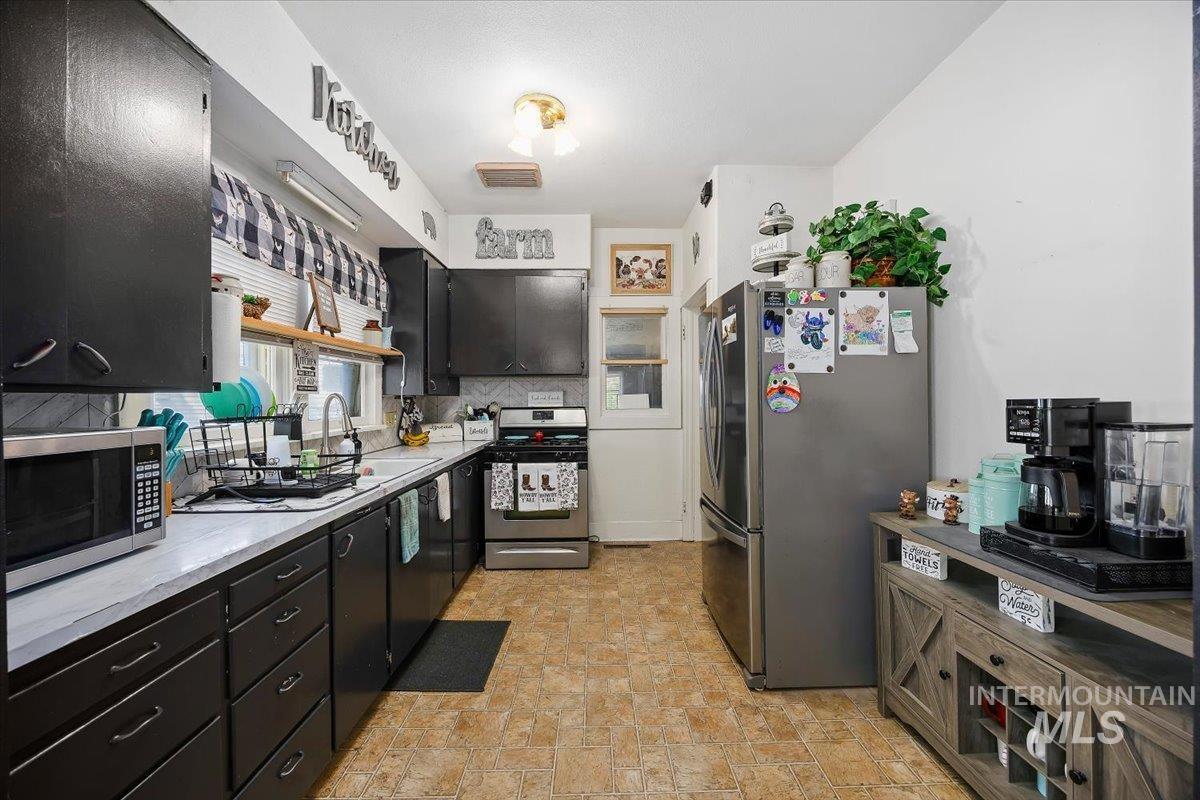 1141 Main St, Gooding, Idaho 83330, 3 Bedrooms, 1.5 Bathrooms, Residential For Sale, Price $299,999, 98981180