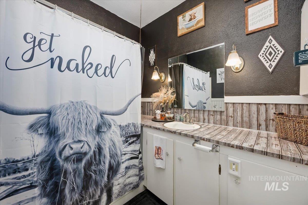 1141 Main St, Gooding, Idaho 83330, 3 Bedrooms, 1.5 Bathrooms, Residential For Sale, Price $299,999, 98981180