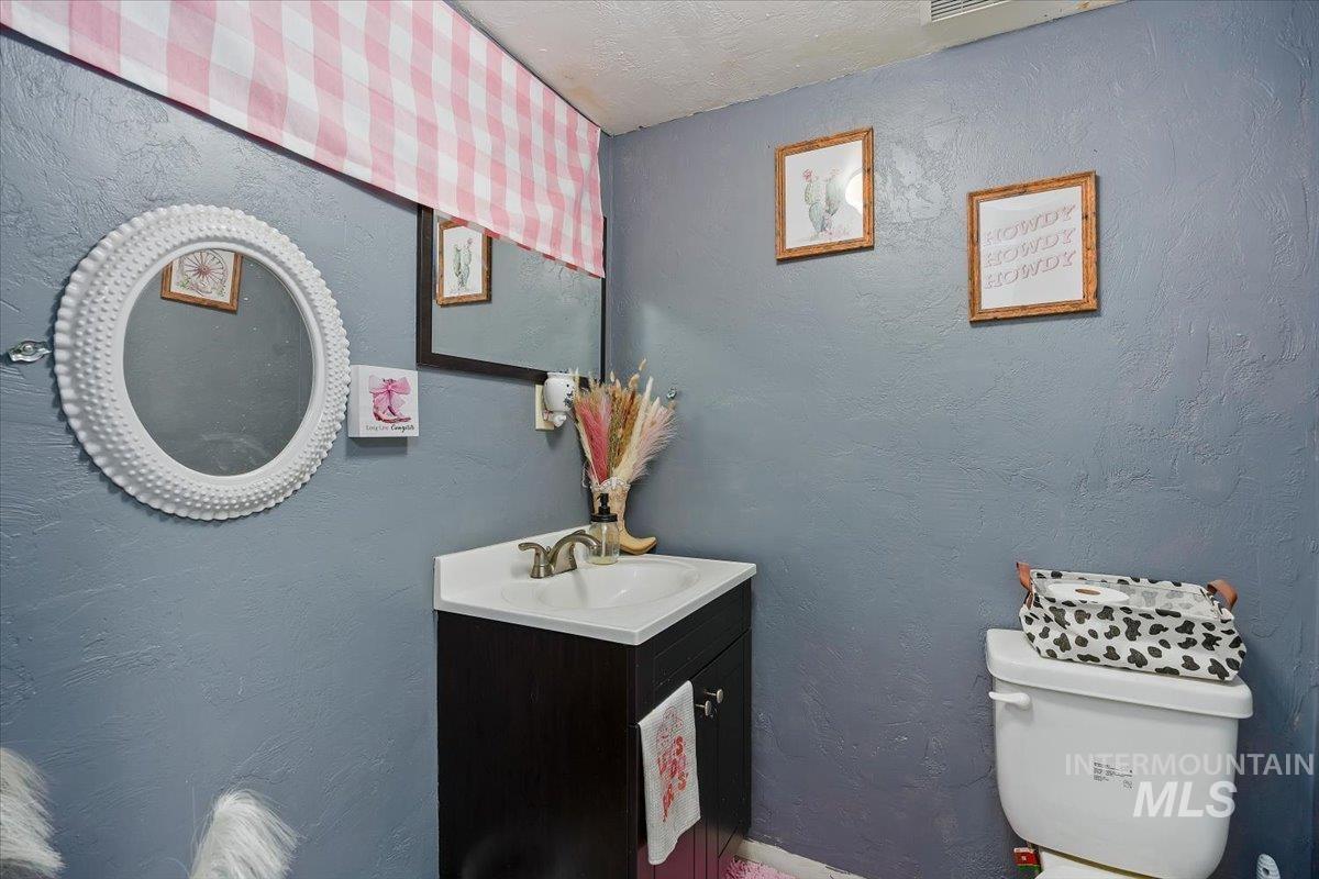 1141 Main St, Gooding, Idaho 83330, 3 Bedrooms, 1.5 Bathrooms, Residential For Sale, Price $299,999, 98981180