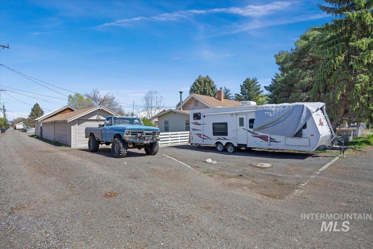 1141 Main St, Gooding, Idaho 83330, 3 Bedrooms, 1.5 Bathrooms, Residential For Sale, Price $299,999, 98981180