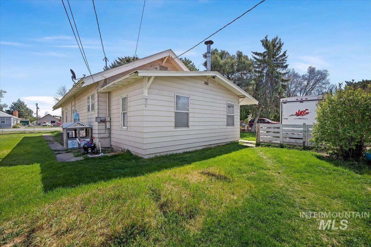 1141 Main St, Gooding, Idaho 83330, 3 Bedrooms, 1.5 Bathrooms, Residential For Sale, Price $299,999, 98981180