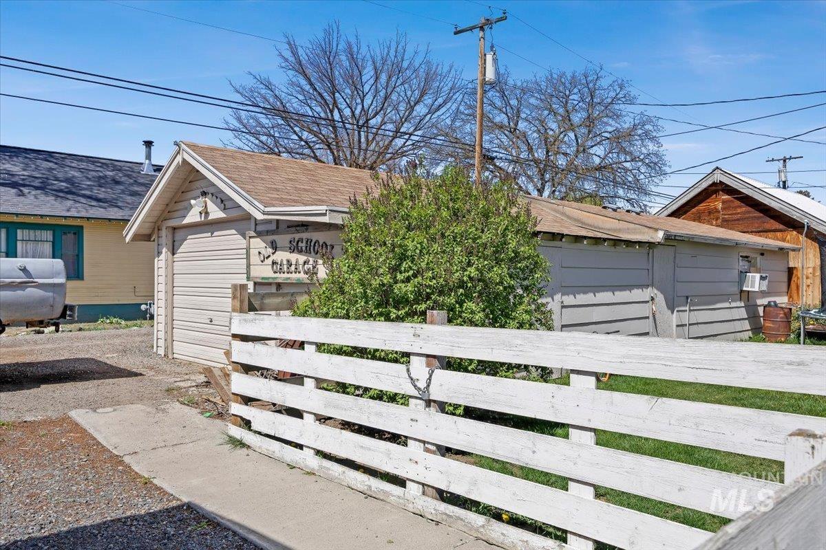 1141 Main St, Gooding, Idaho 83330, 3 Bedrooms, 1.5 Bathrooms, Residential For Sale, Price $299,999, 98981180