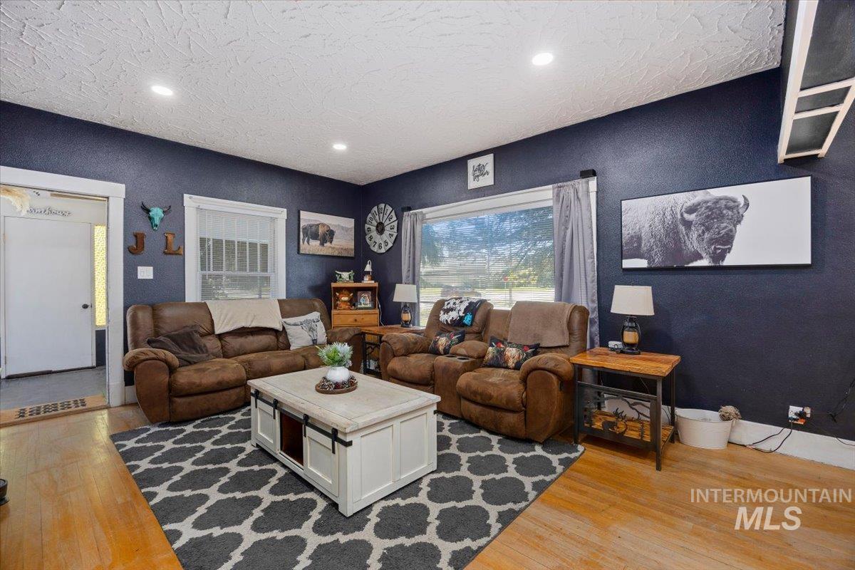 1141 Main St, Gooding, Idaho 83330, 3 Bedrooms, 1.5 Bathrooms, Residential For Sale, Price $299,999, 98981180